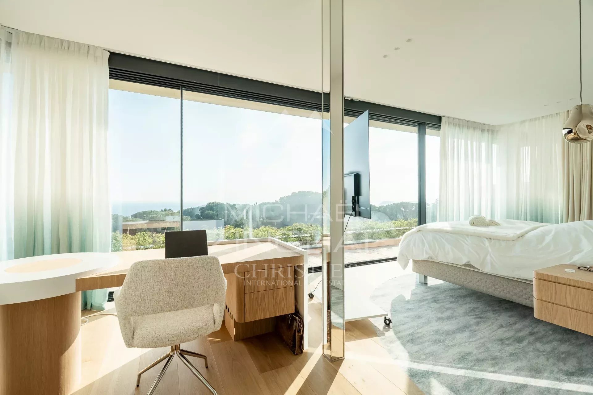 La Réserve - An Iconic Contemporary Residence with Panoramic Sea Views