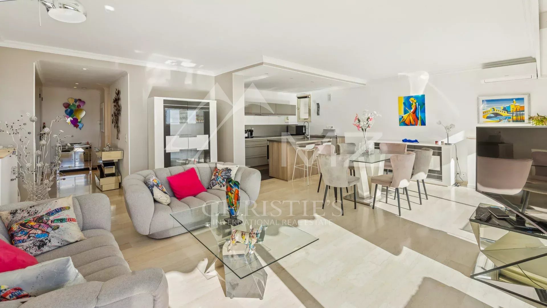 Beautiful ground floor apartment in a prestigious residence