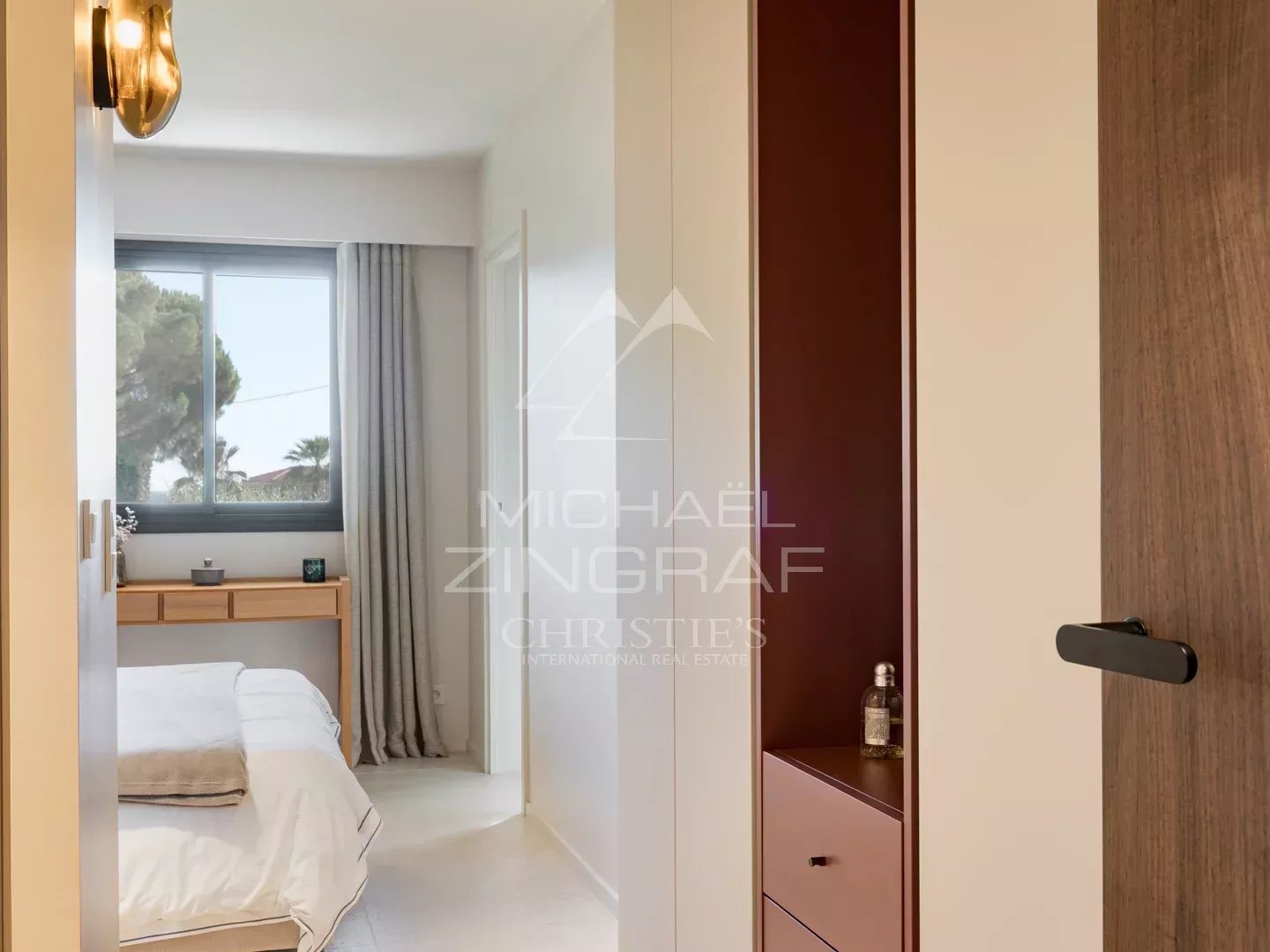 Stunning Two-Bedroom Apartment with Sunny Terrace and Pool