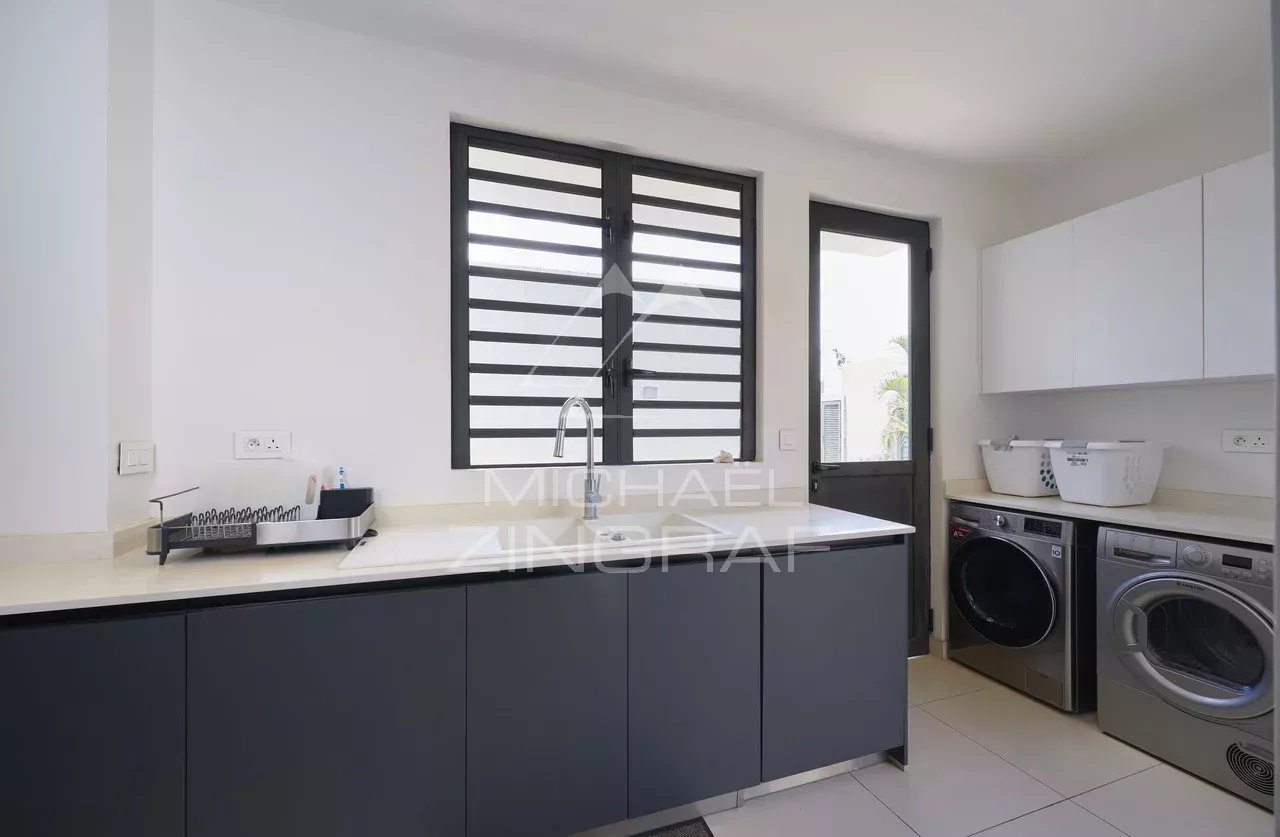 Villa avec piscine dans une résidence sécurisée à Péreybère