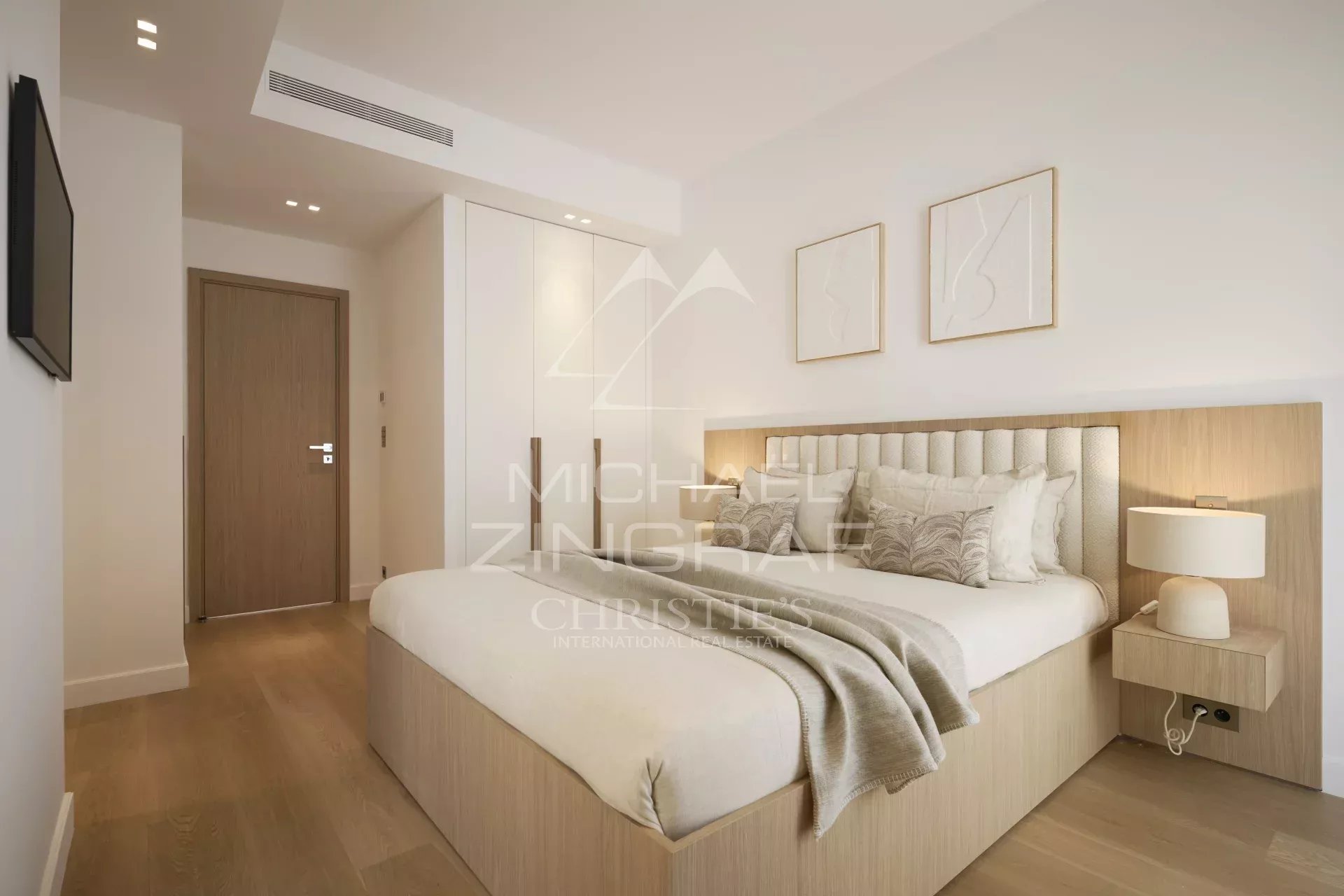 Cannes - Croisette - Outstanding 2-bedroom apartment