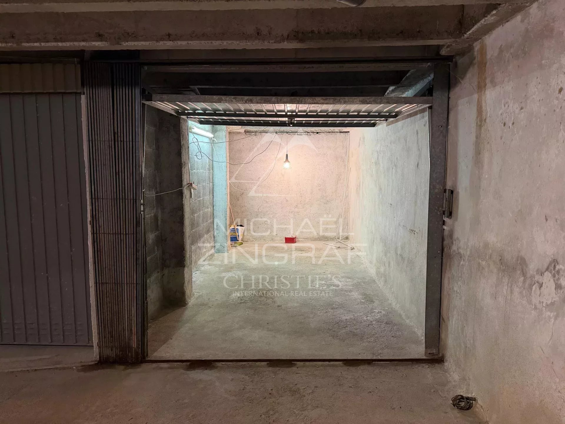 Geschlossene Garage – 12 m² – Palm Beach