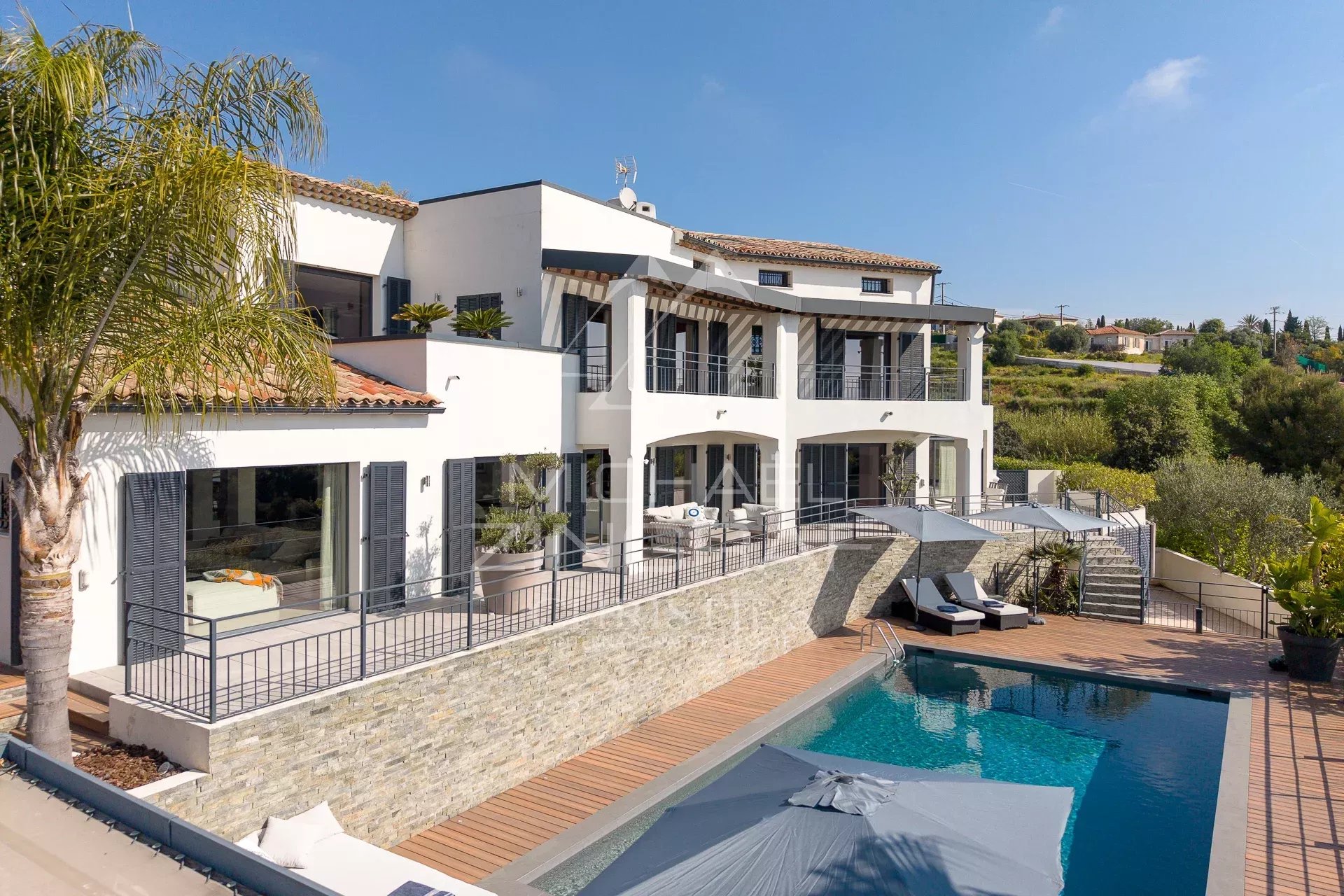 Domaine fermé et vue panoramique mer