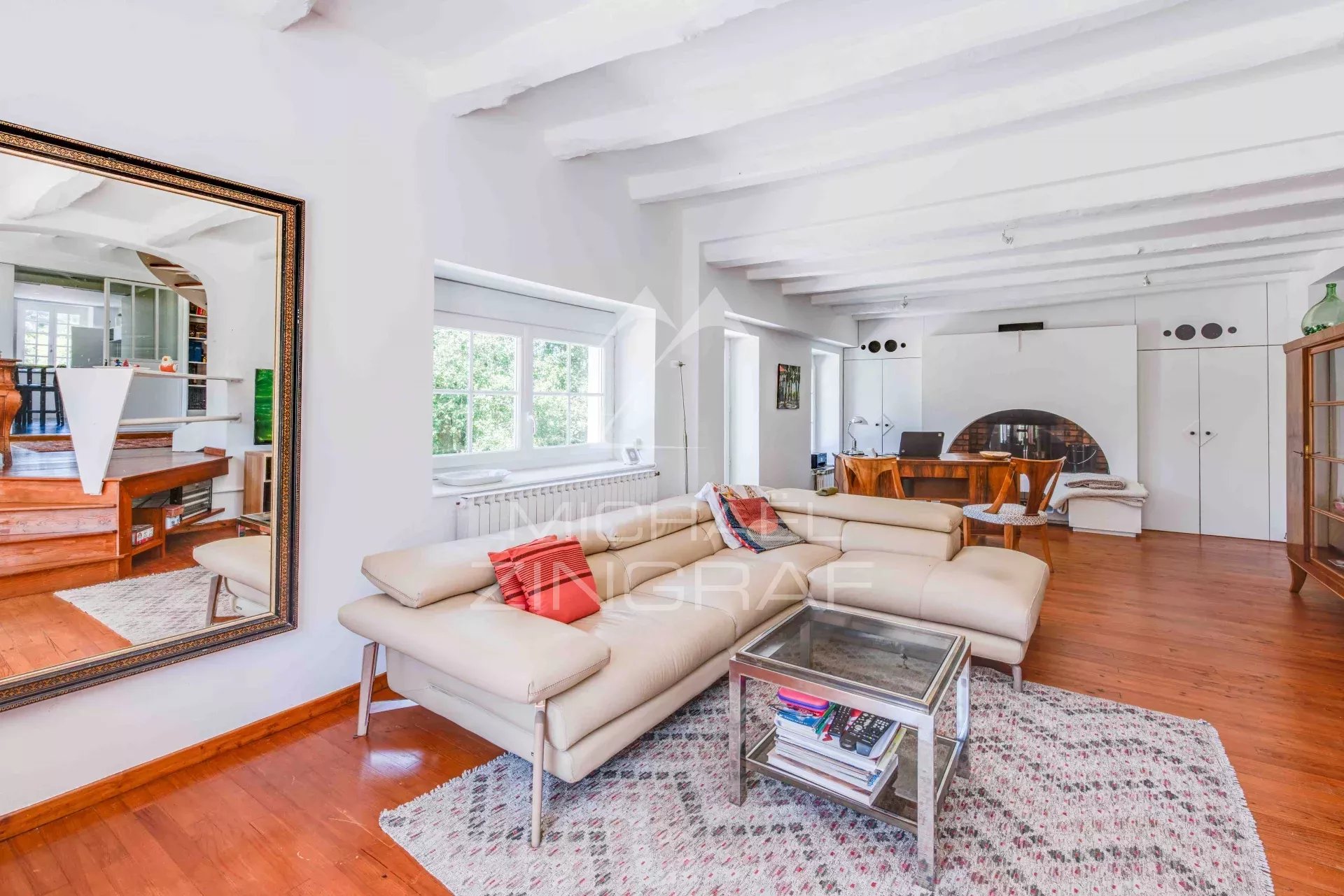 Between sea and mountains, old farm on the edge of the forest / 7 hectares Basque Country