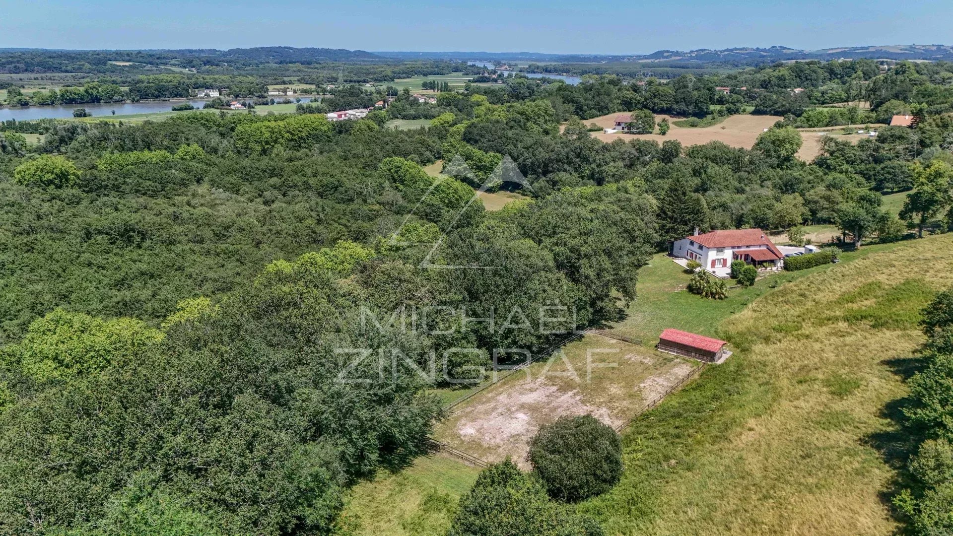 Entre mer et montagnes, ancienne ferme en lisière de forêt / 7 hectares Pays-Basque