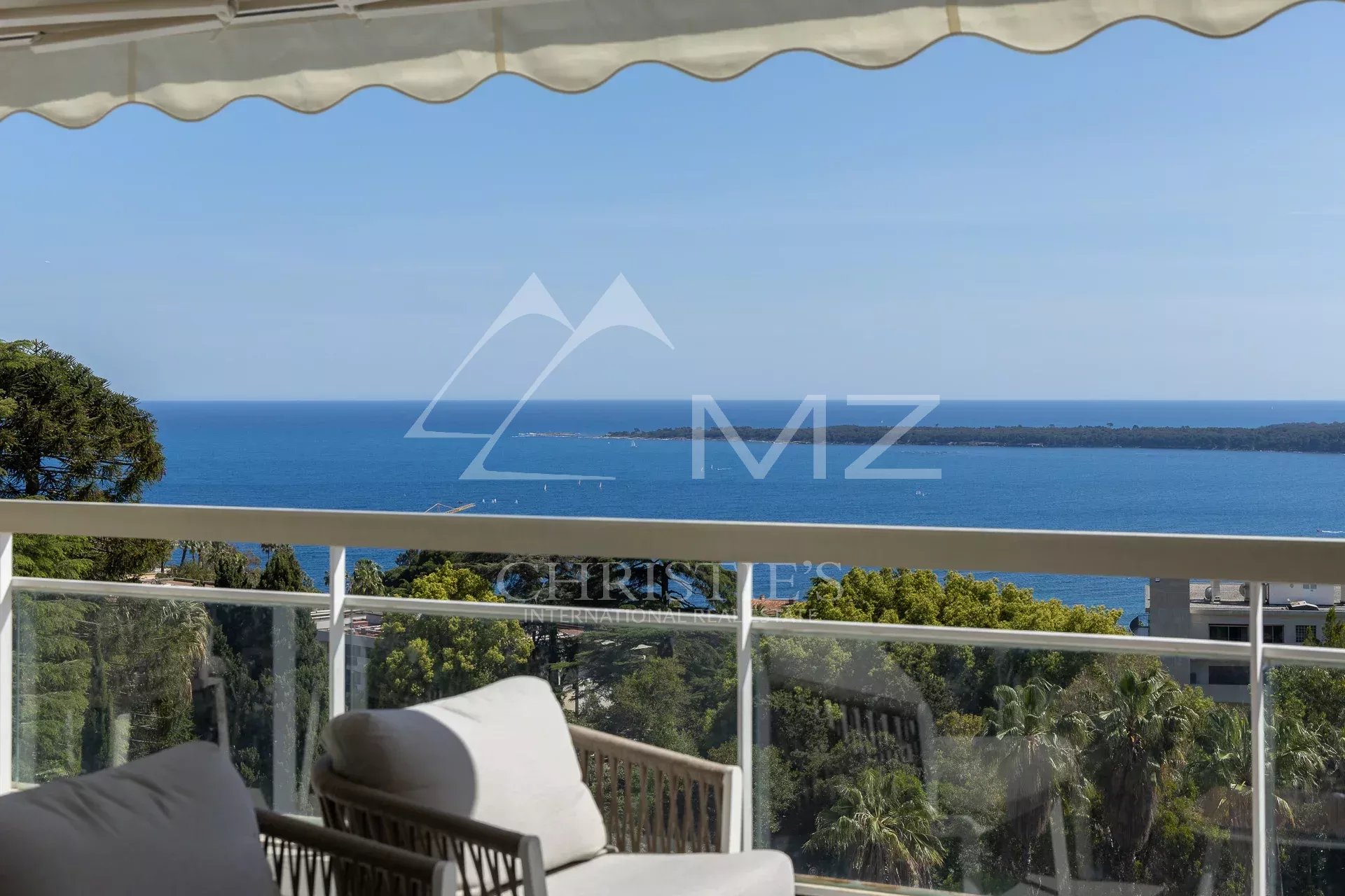 Superbe 3 pièces vue mer panoramique dans résidence de Prestige