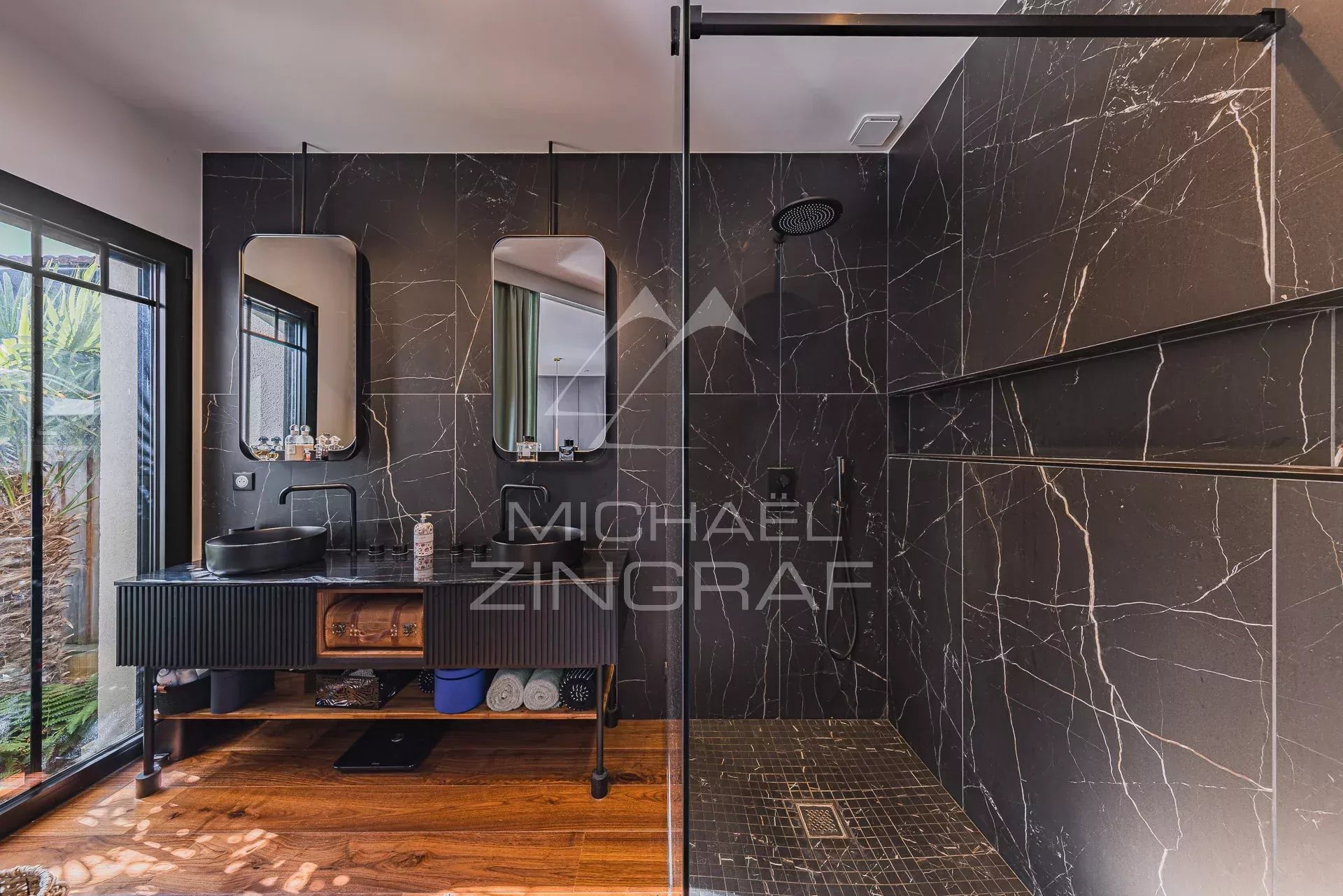 Grande maison contemporaine dans quartier calme