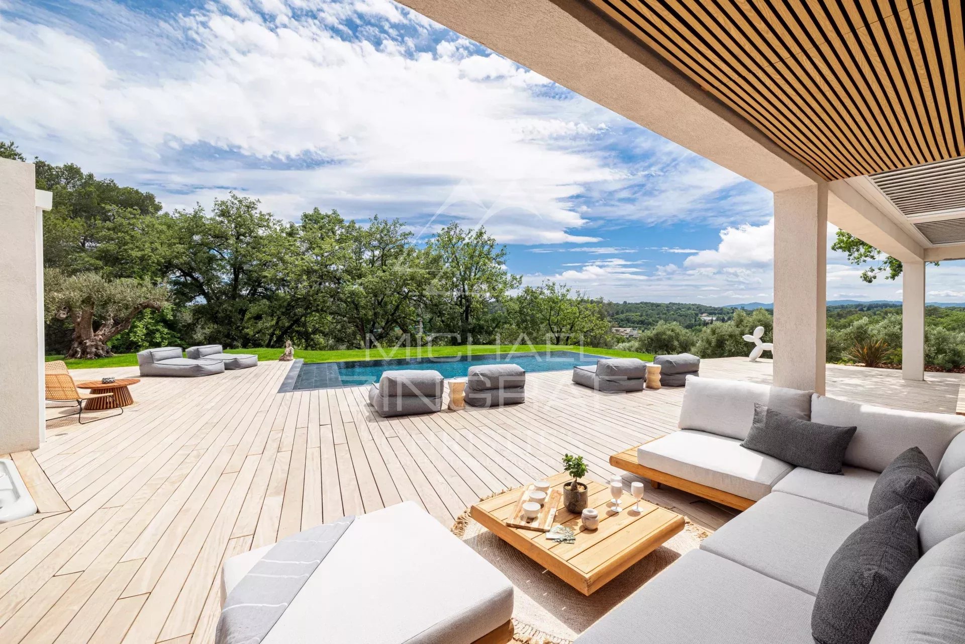 Villa contemporaine dans un domaine privé