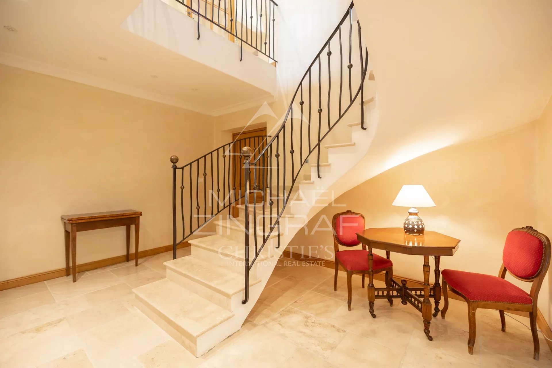 Gordes – Wunderschönes Steinhaus mit Aussicht und Pool, nur wenige Schritte vom Dorfzentrum entfernt