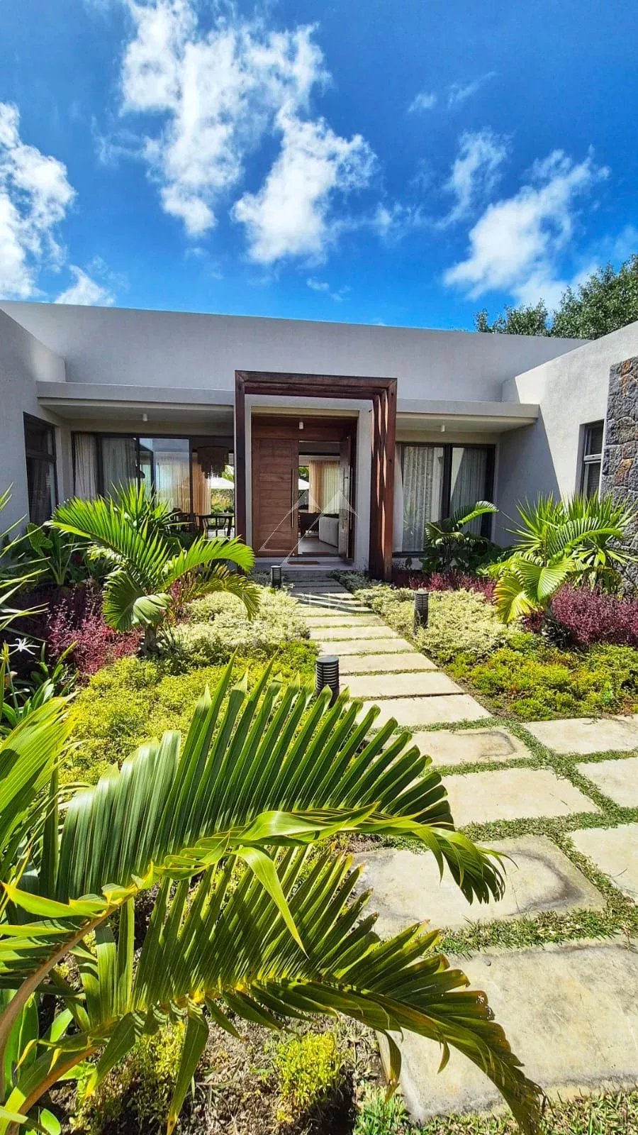 Moderne ebenerdige Villa mit Golfblick in ruhiger Lage