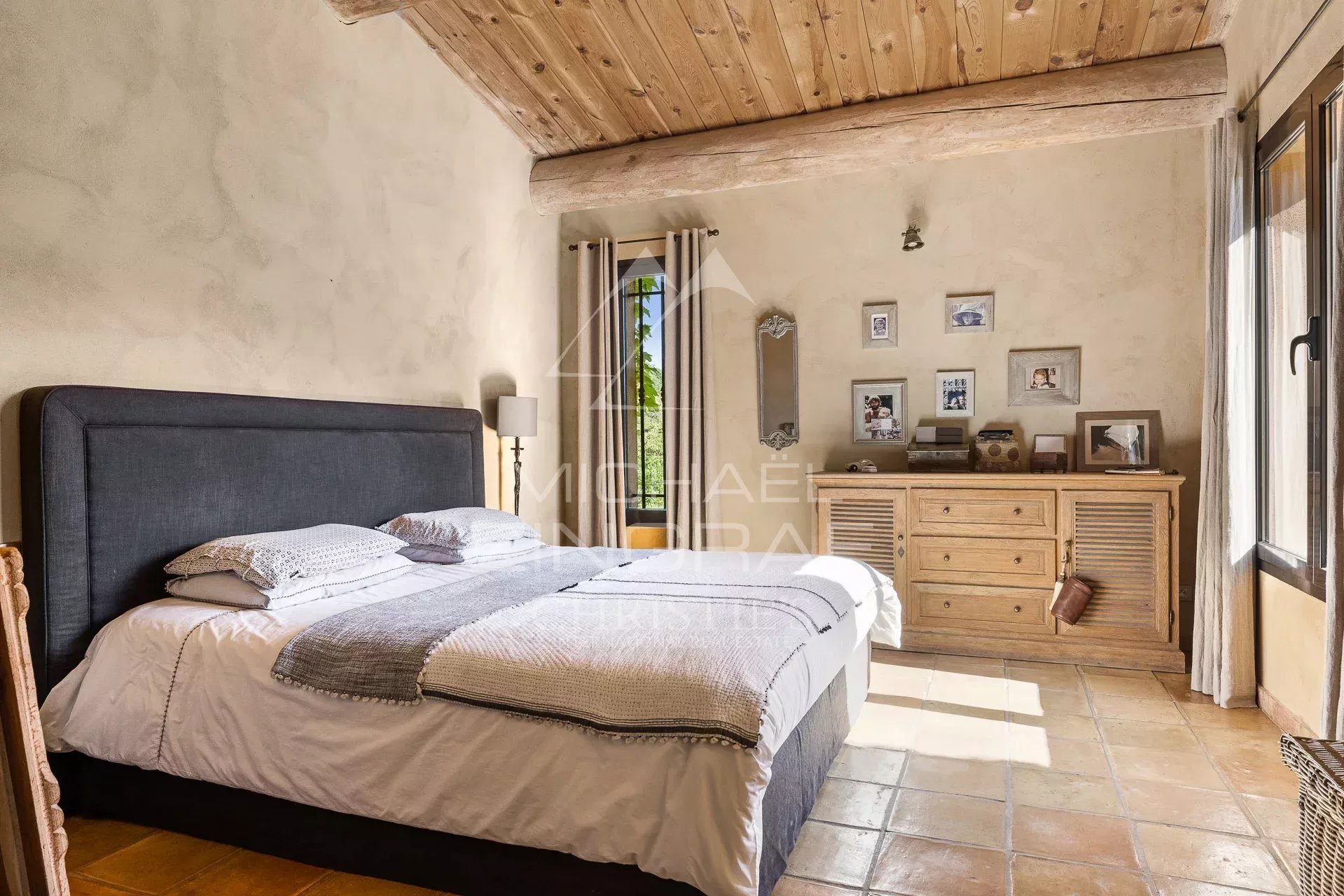 Elegance and Nature: A Unique Haven of Peace on 10 Hectares with Panoramic Views