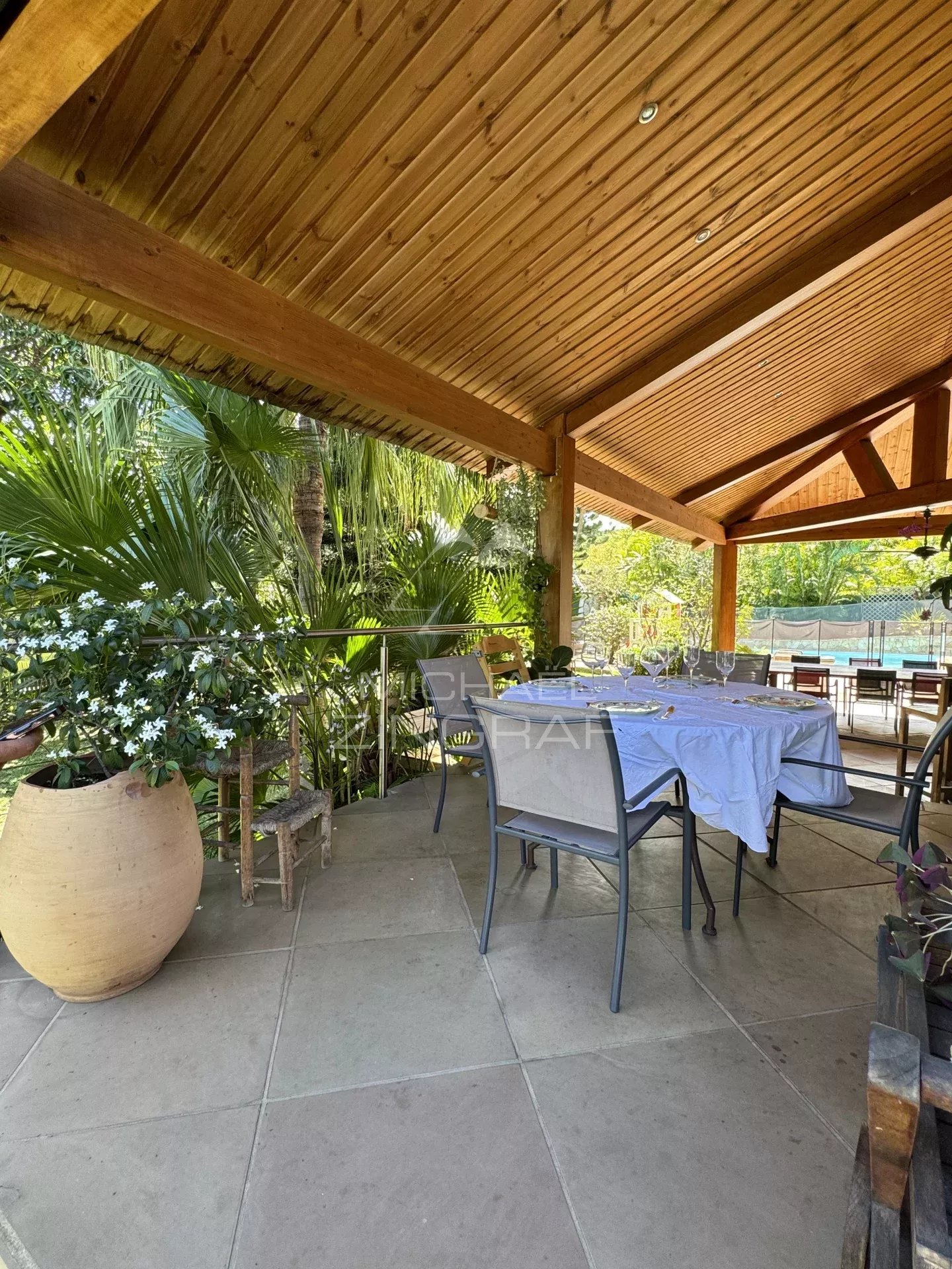 Exceptional Villa in a Secure Estate in Saint-Gilles-les-Bains