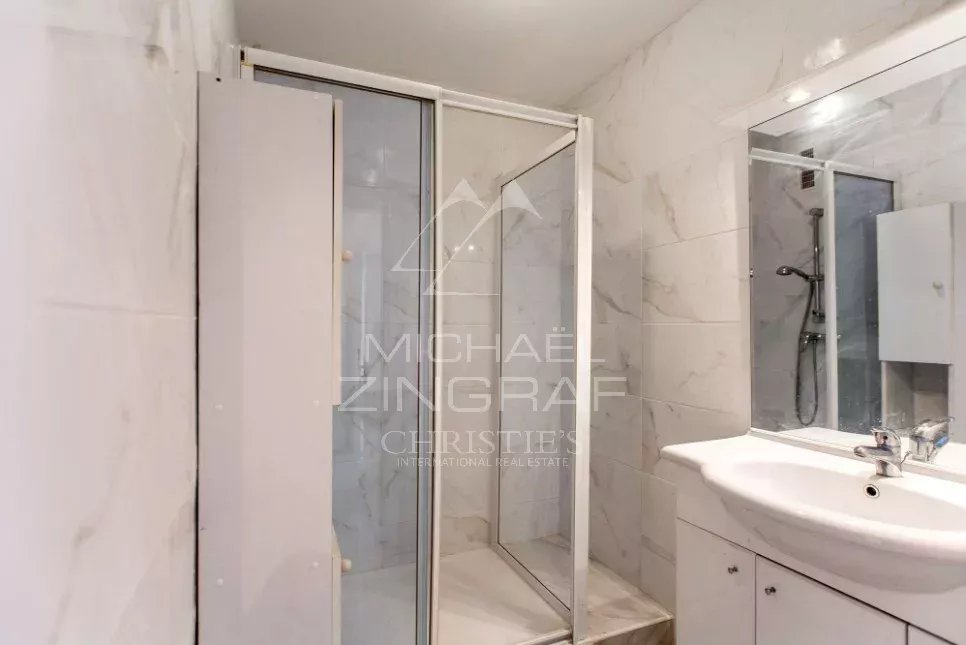 Renovated 3-room flat