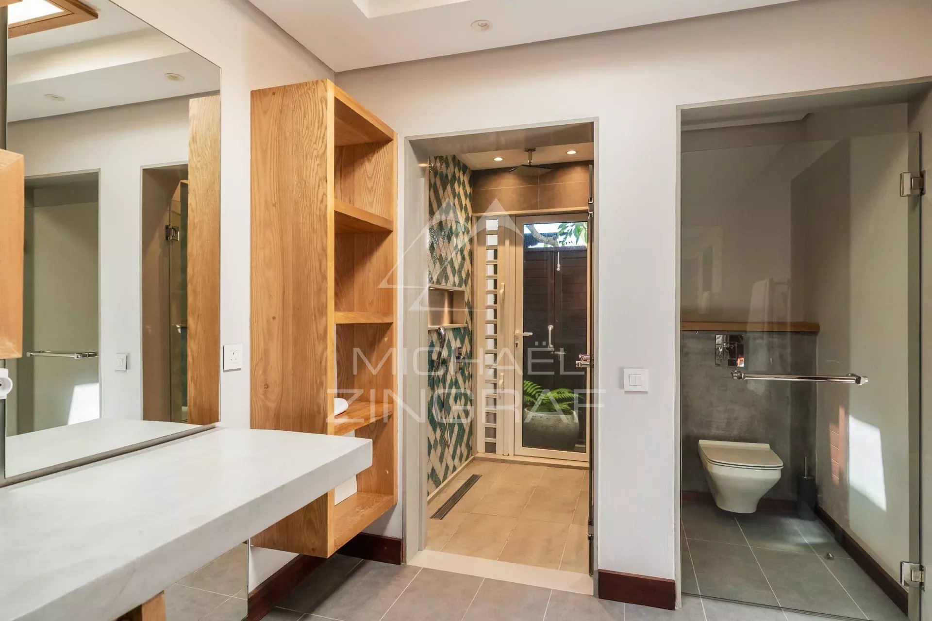 Villa d’exception avec vue panoramique sur l’océan à Valriche