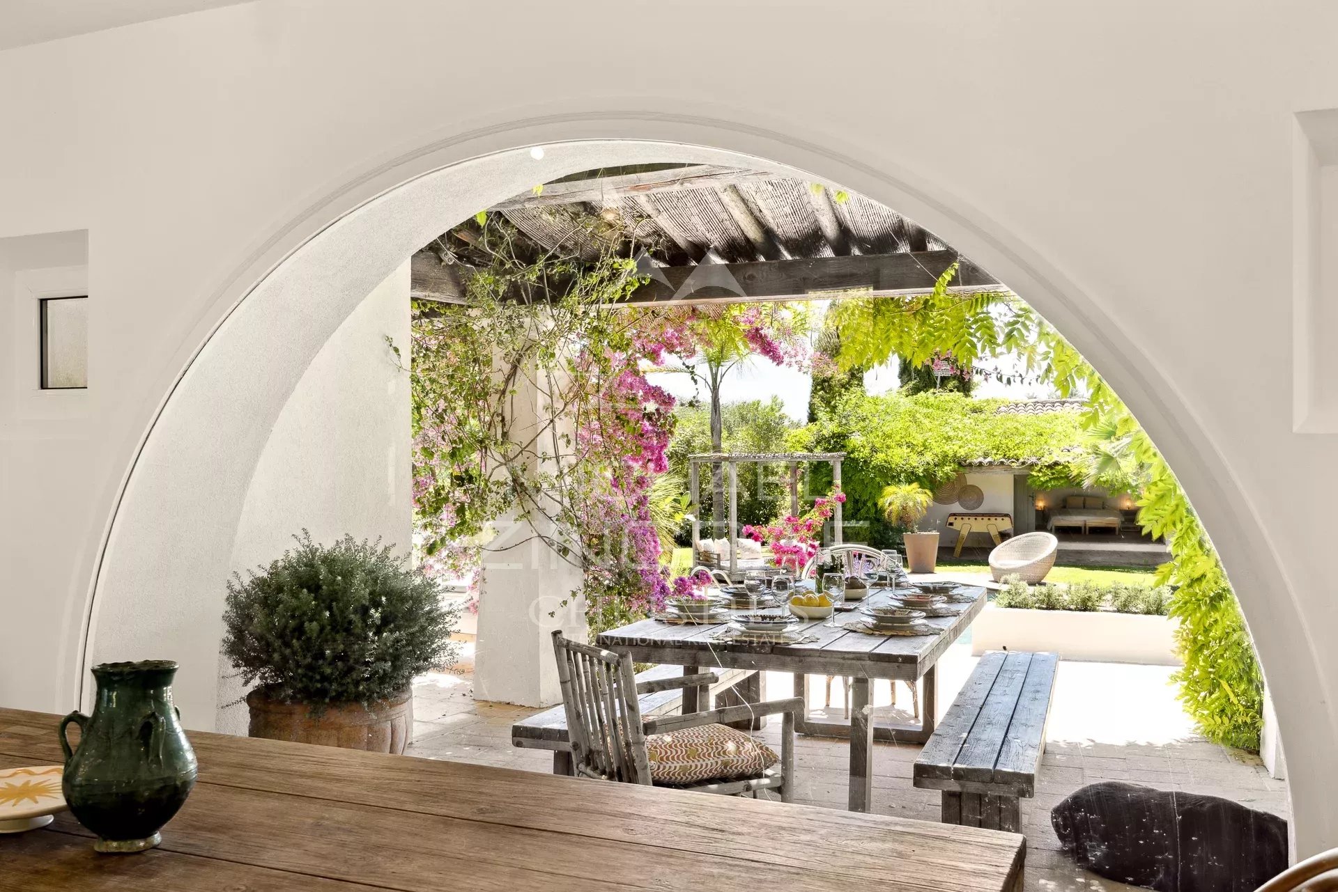 Saint-Paul-de-Vence : Propriété de charme au calme avec piscine