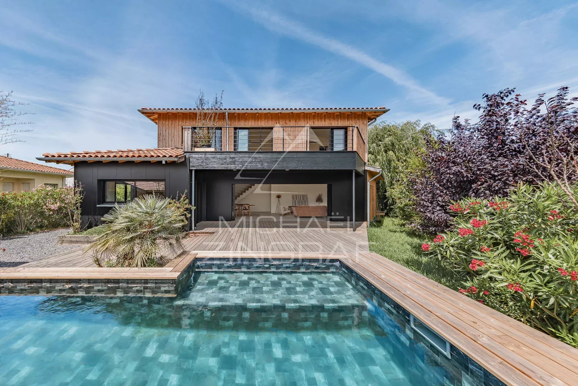 Hyper centre - House with 4 suites and swimming pool