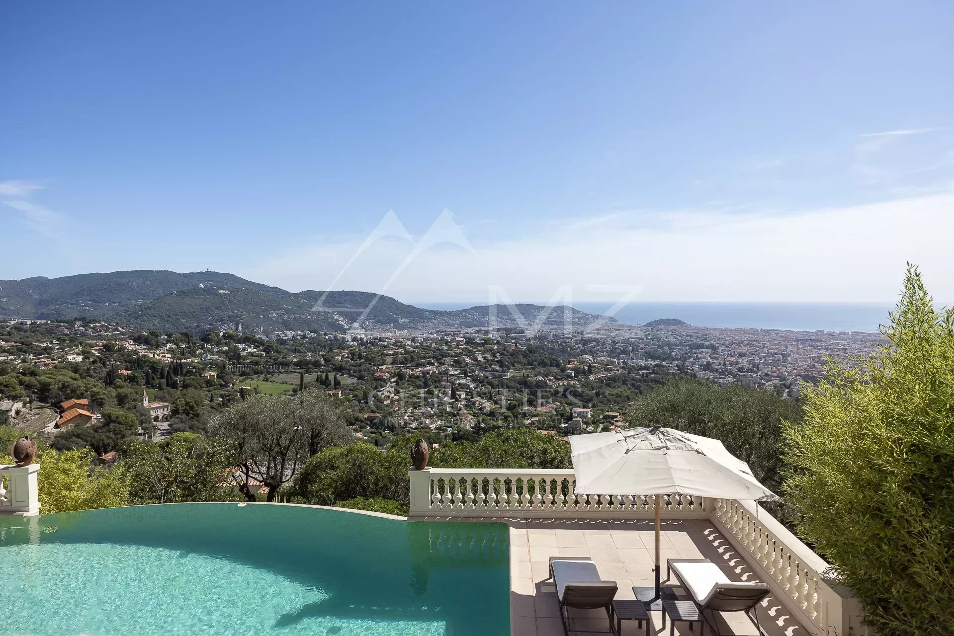 Beautiful villa with pool and stunning views