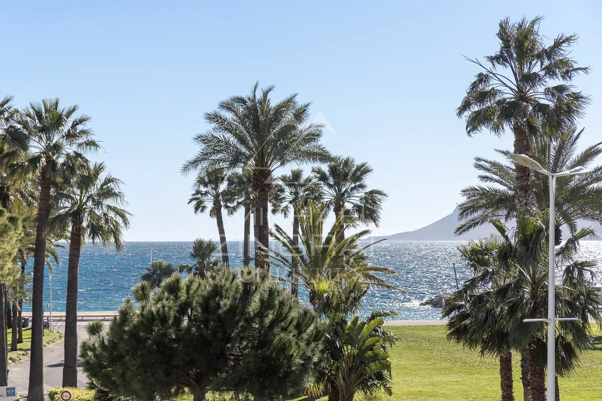 CANNES - CROISETTE – APPARTEMENT D'EXCEPTION