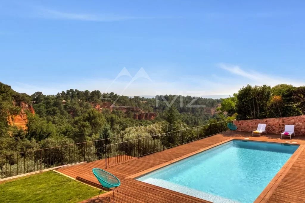 Roussillon - High-end home with open view
