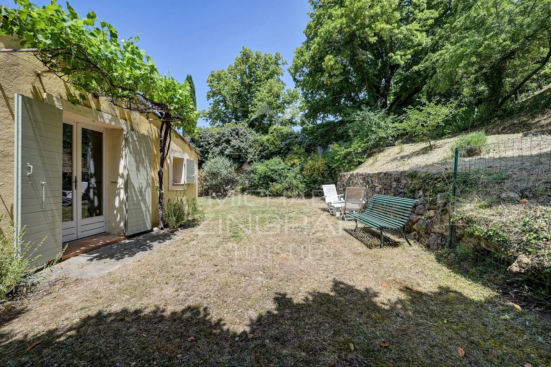 Authentic farmhouse in the heart of the Luberon