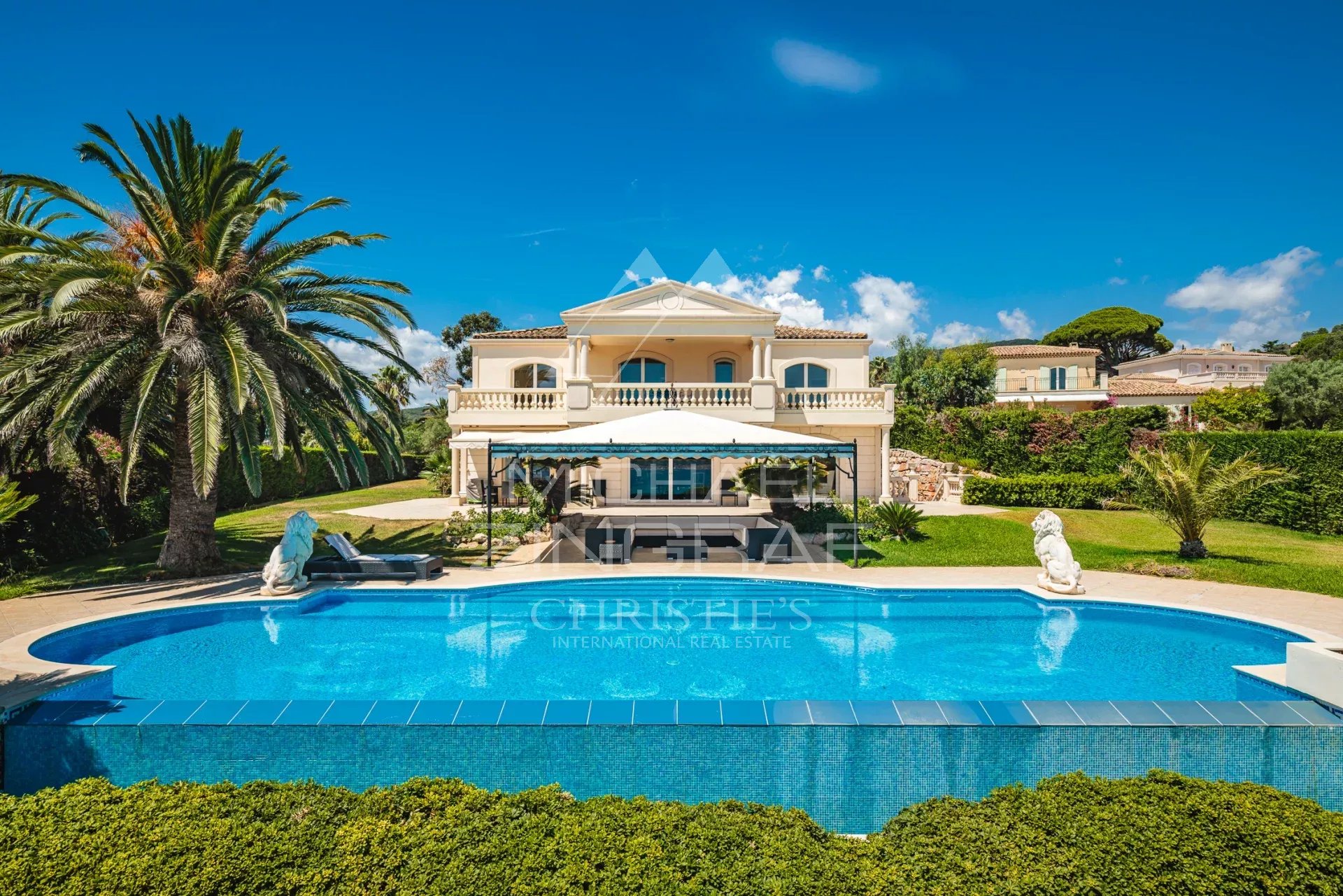 Villa with panoramic sea view over the village of Saint-Tropez