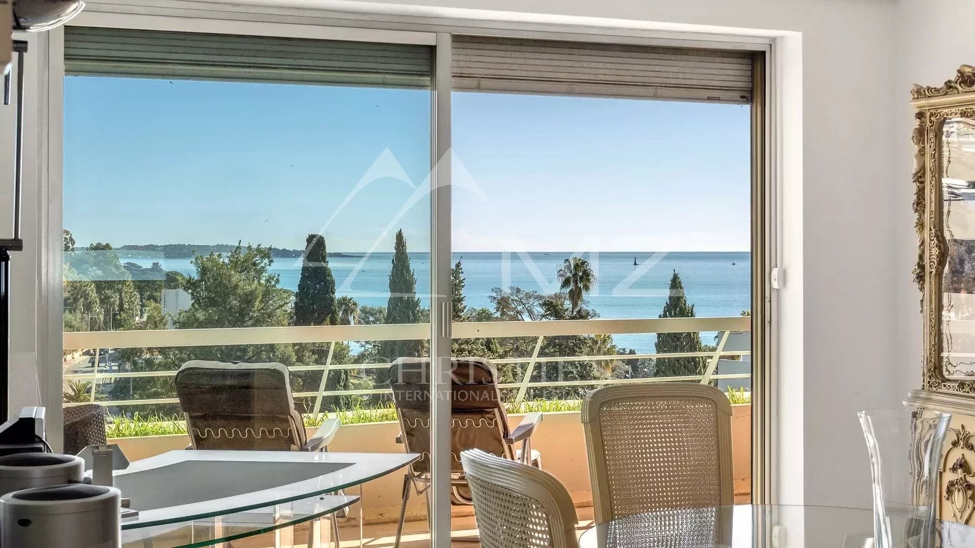 2-bedroom flat with sea view