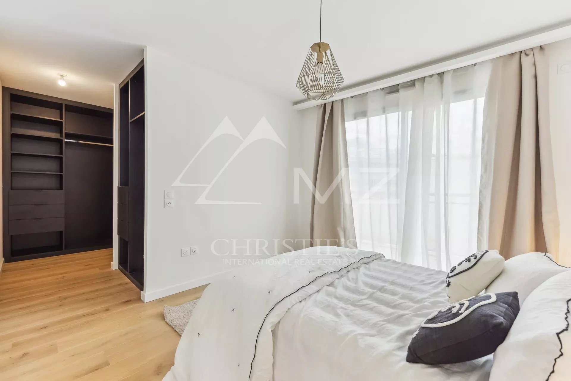 Ideally located, 4 rooms with sea view and islands of Lérins