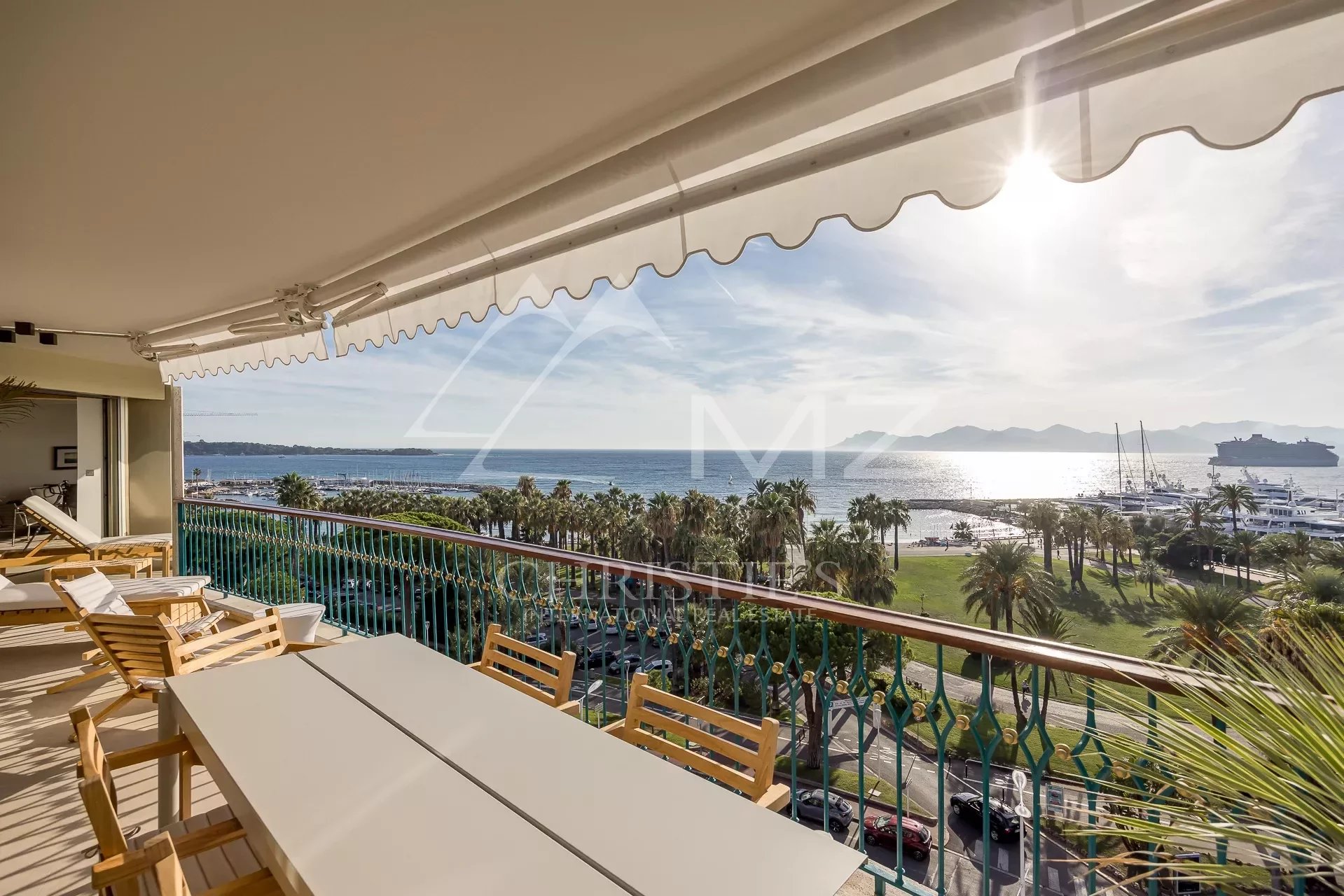 Renovated 4-room flat - Exceptional sea view