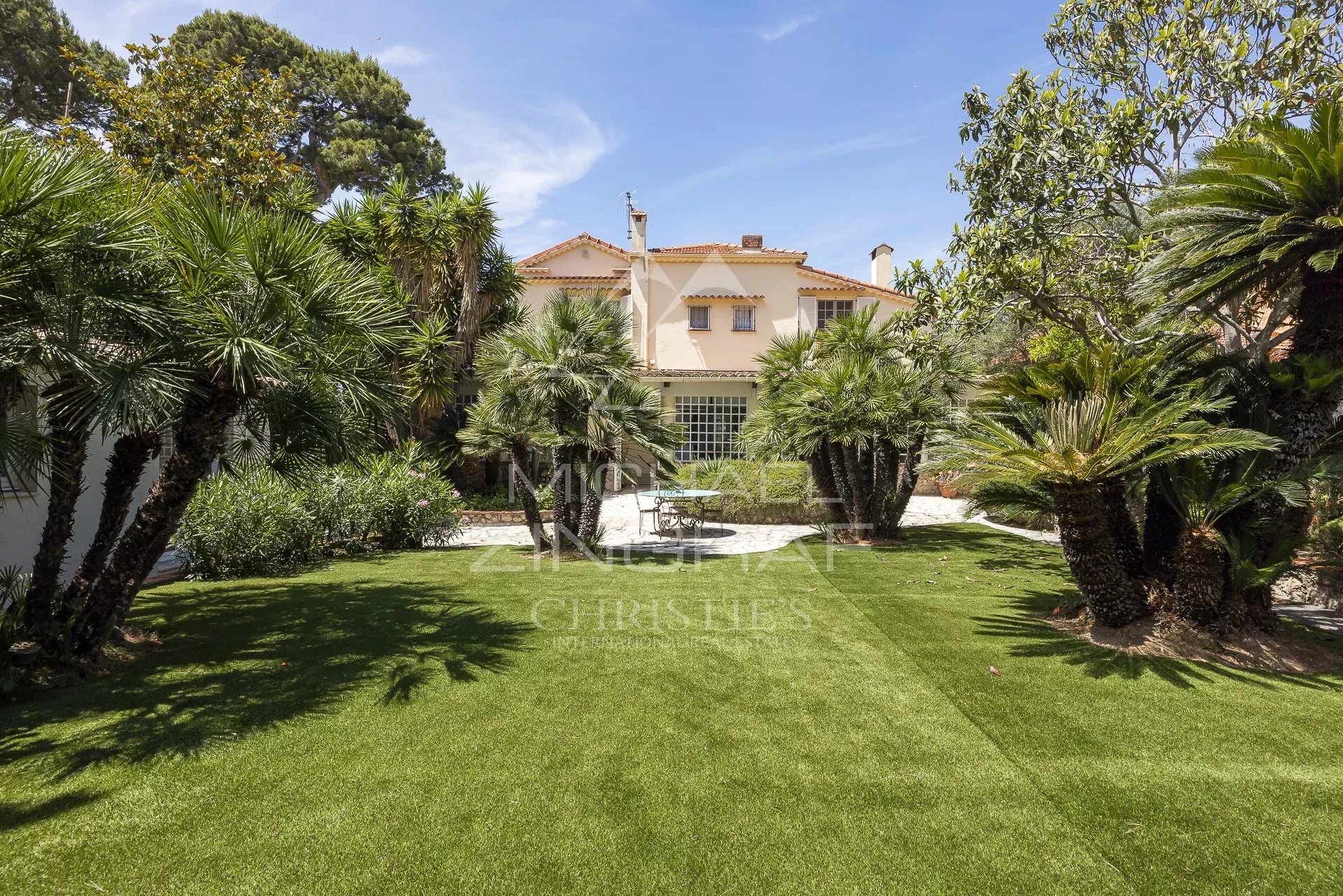 Cap d’Antibes – Élégante villa au calme absolu, à quelques pas des plages de la Garoupe