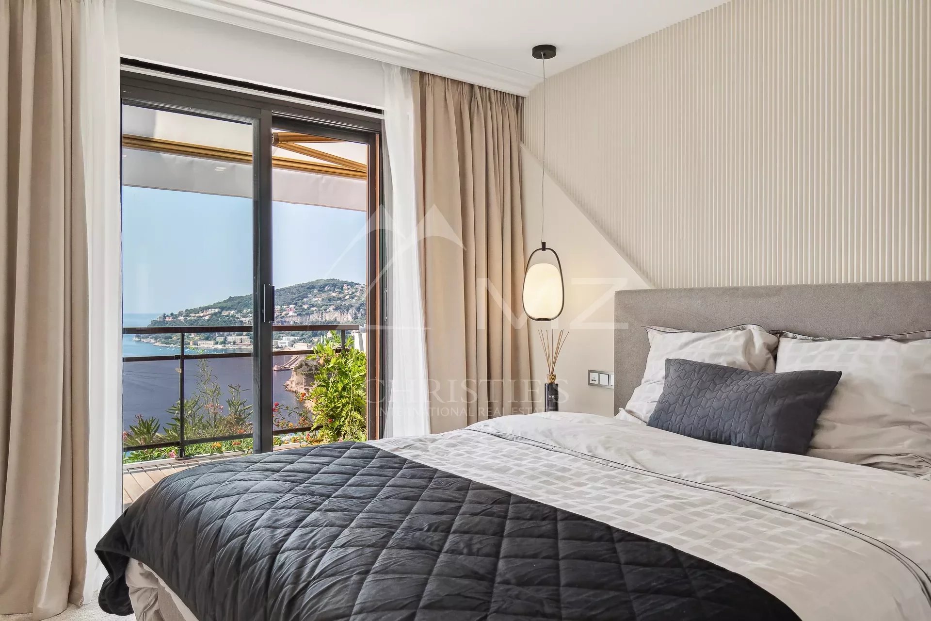 Modern Apartment with panoramic sea views