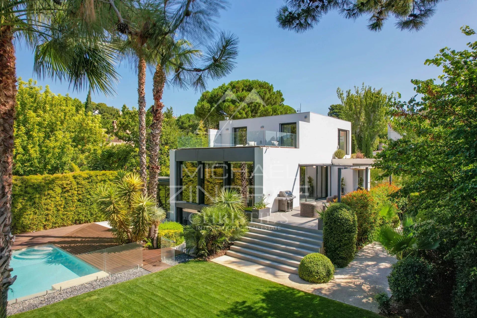 Domaine exclusif - belle villa contemporaine proche de la plage