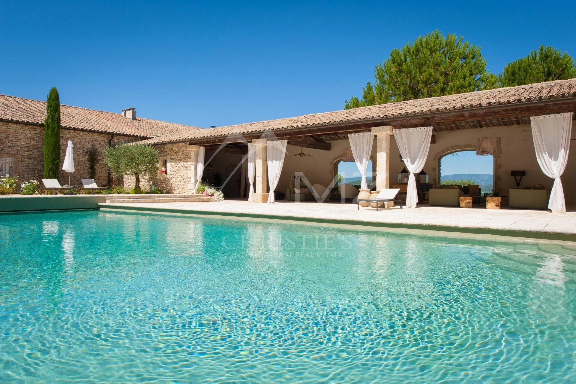 Luberon - Somptueux domaine avec tennis et piscine chauffée