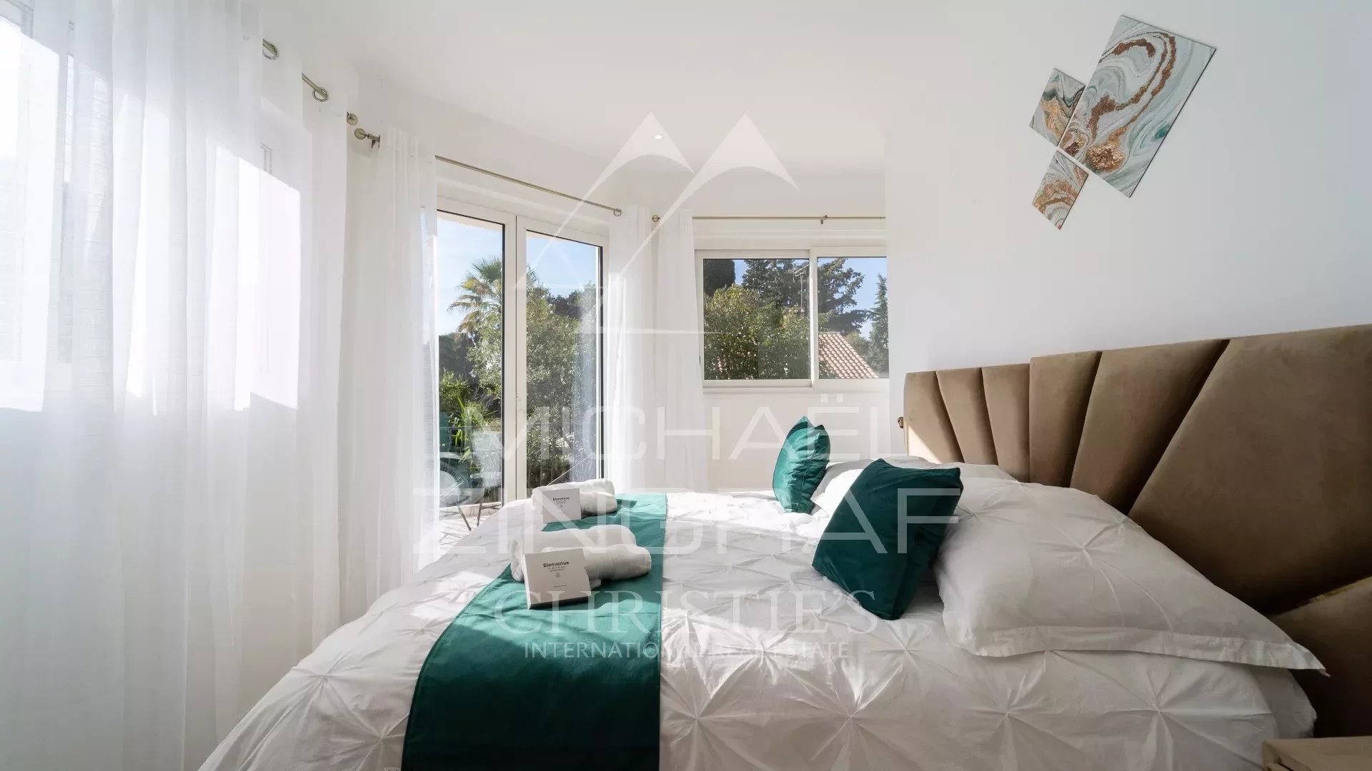Cannes - 6 bedroom villa close to the beaches