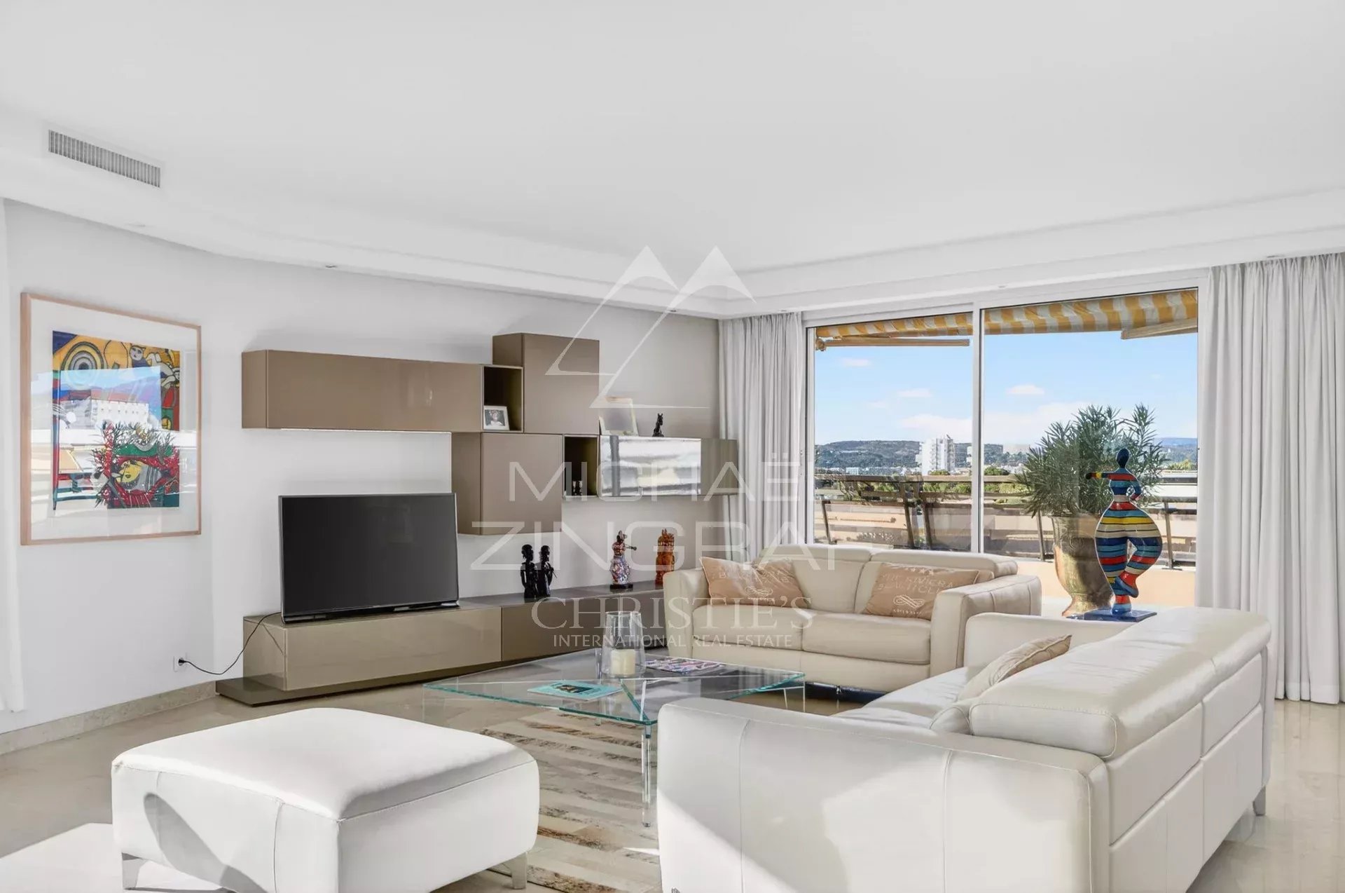 Proche Nice - Penthouse d’exception avec piscine privative face à la mer