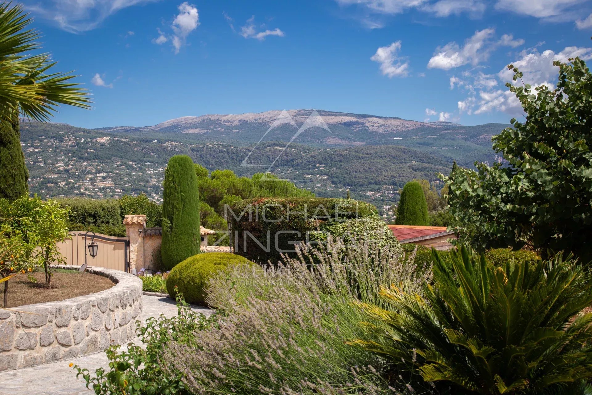 Steinernes Anwesen mit 360° Rundumblick