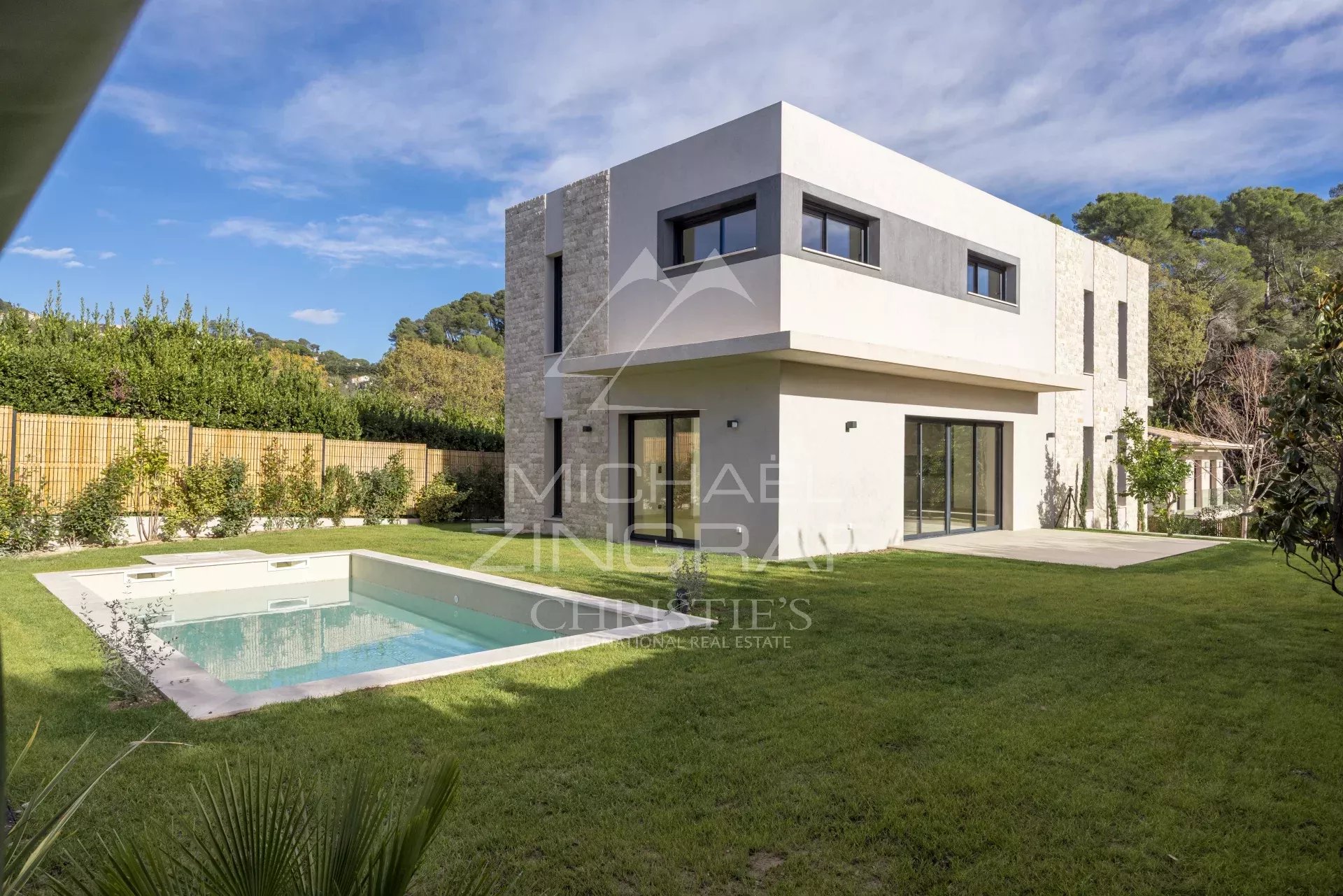 Villa contemporaine dans un domaine fermé de 3 villas