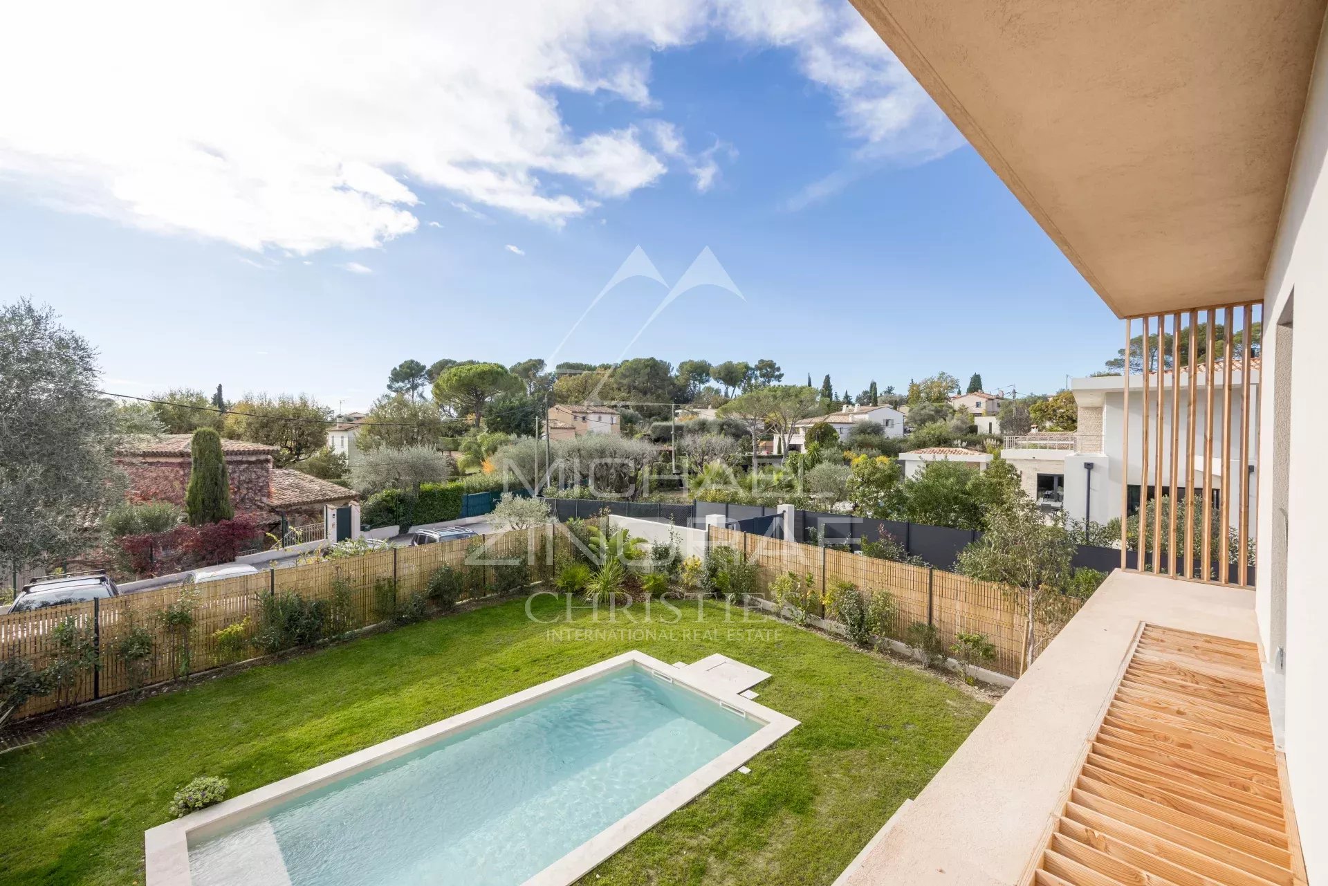 Villa contemporaine neuve dans un domaine fermé