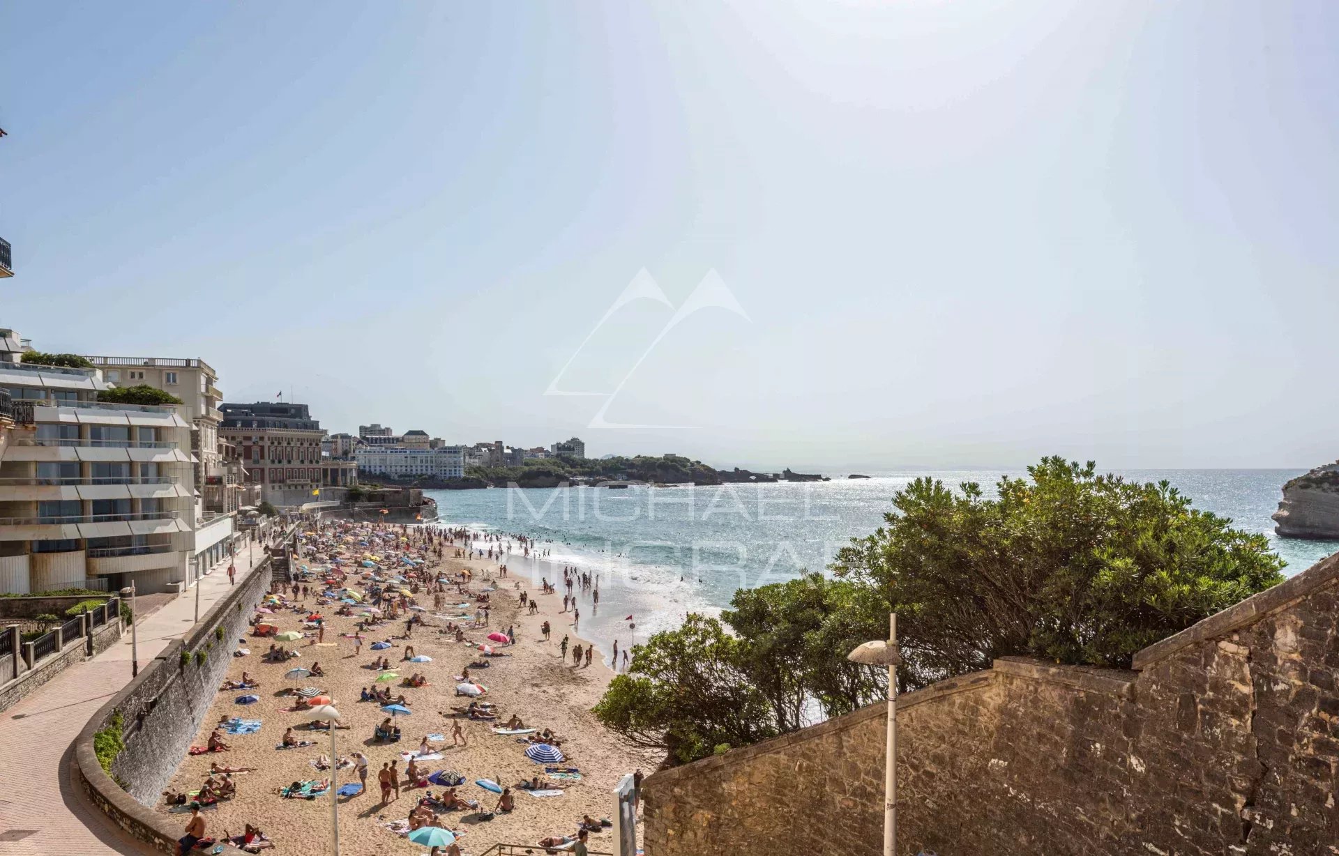 Duplex d'environ 70 m2 rénové quartier Impérial, à deux pas de la plage