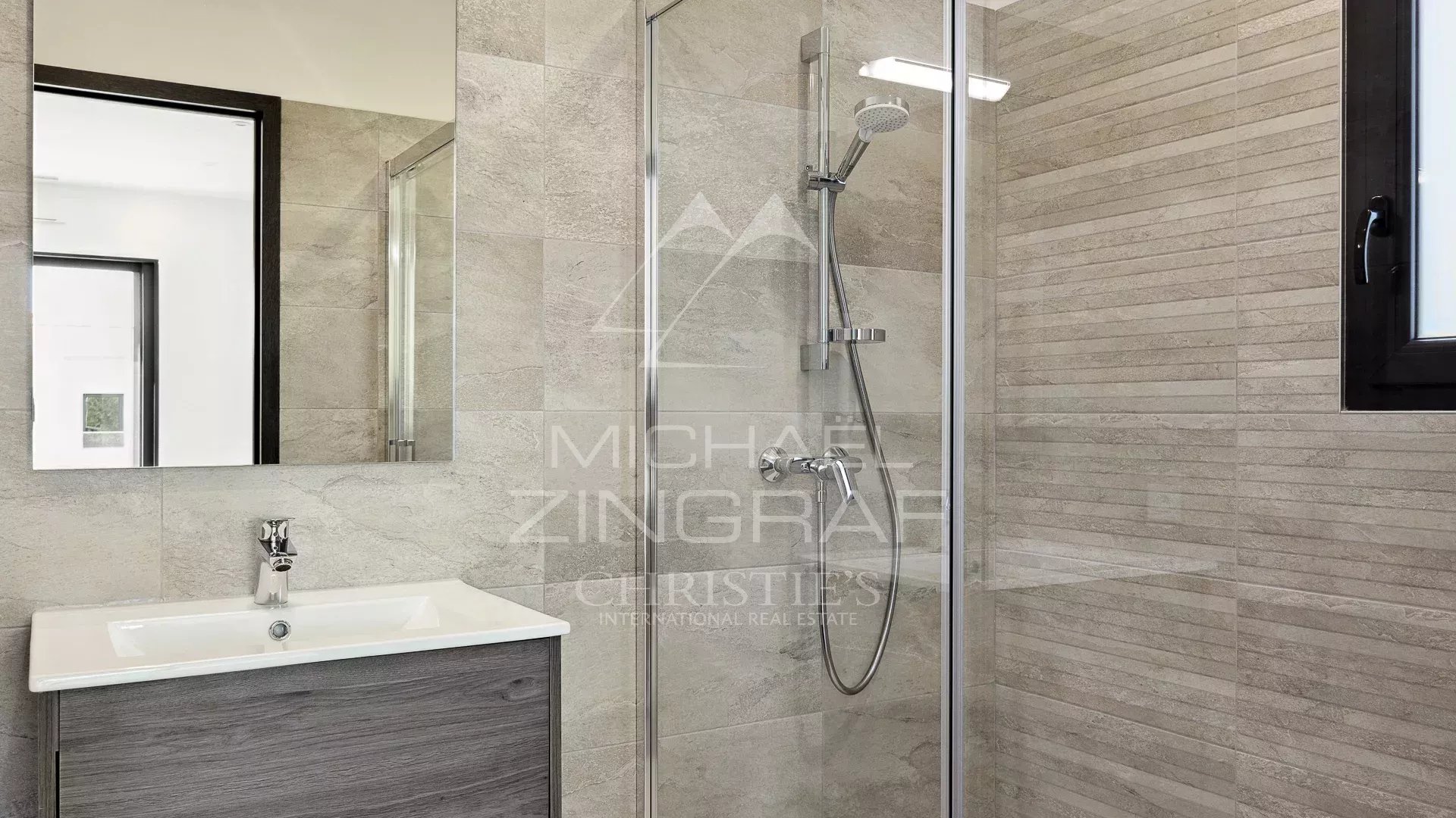 Neue zeitgenössische Villa