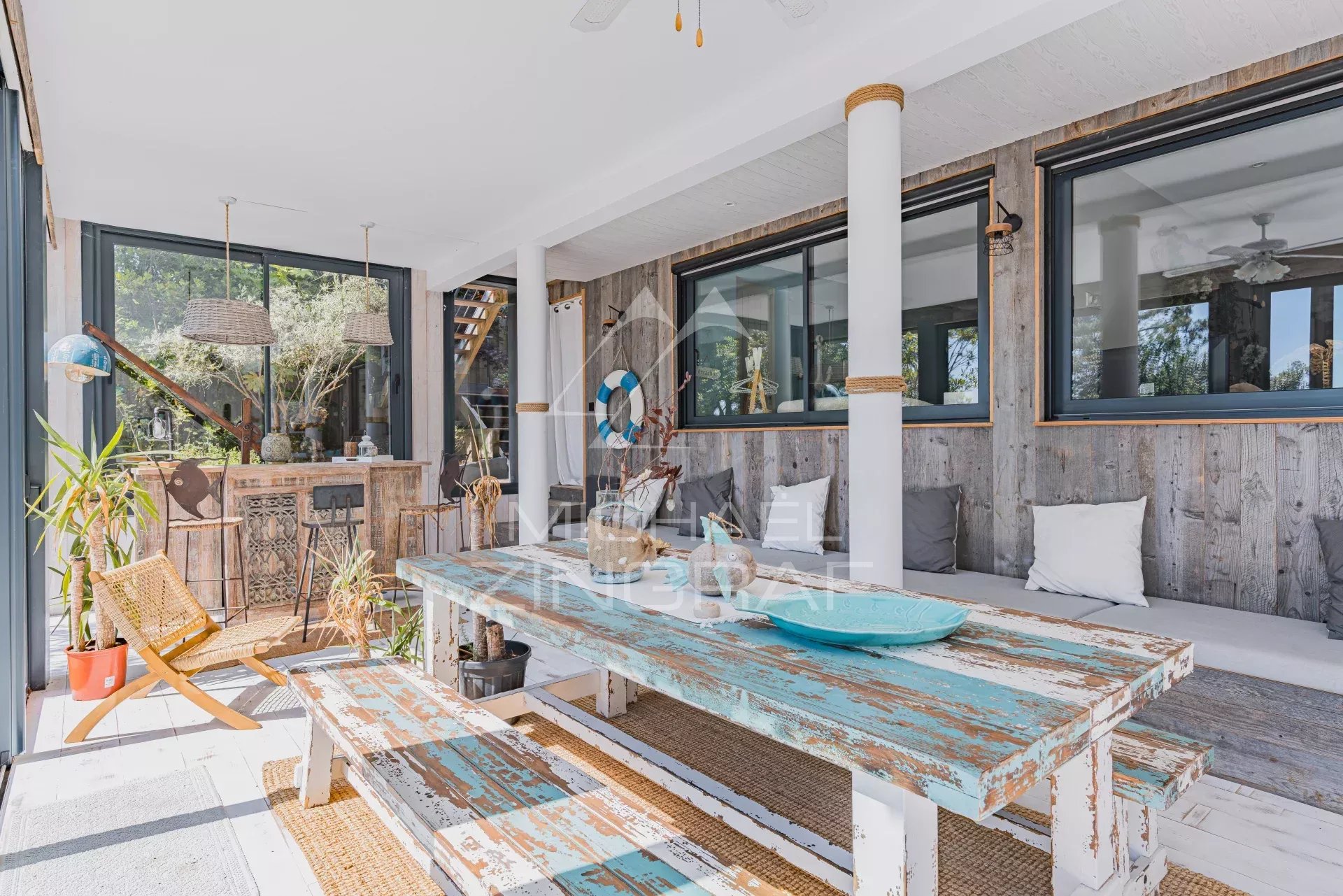 PYLA-SUR-MER - VILLA DE 8 PIÈCES AVEC UNE VUE PANORAMIQUE SUR LA FORÊT