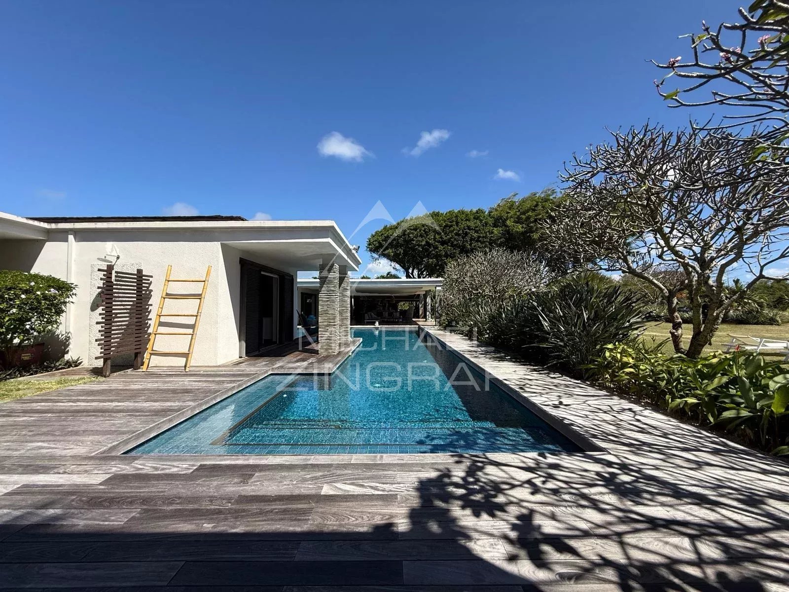 Villa d’Exception au Bord d’un Barachois à Calodyne