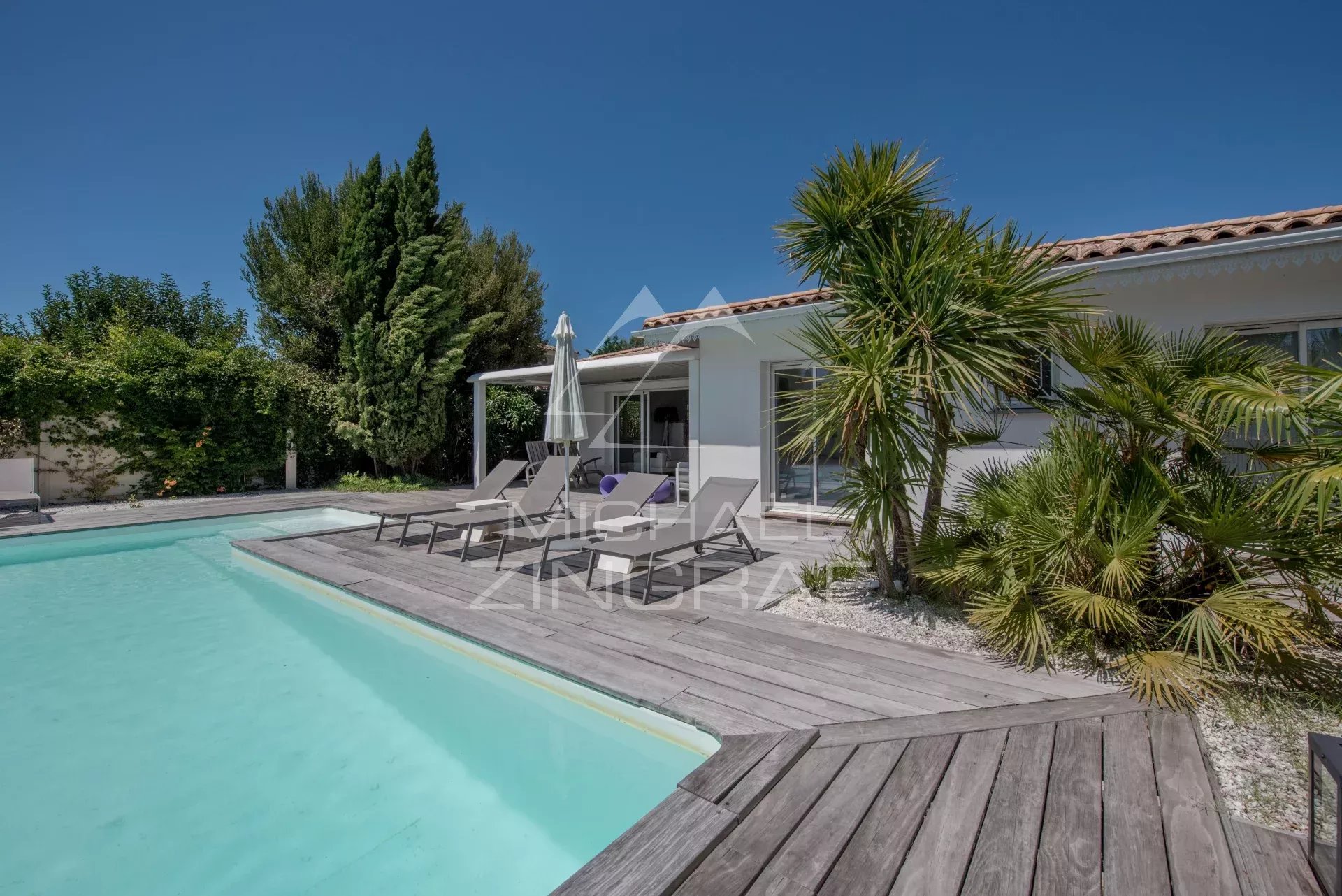 Très belle maison de plain pied avec piscine