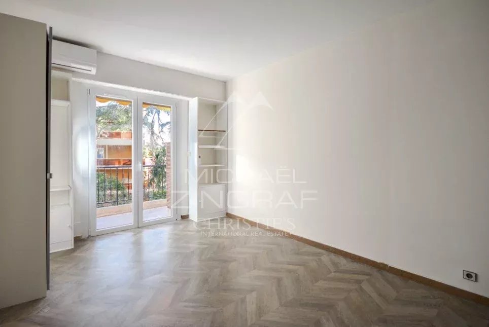 Renovierungsbedürftige Wohnung – 3 Zimmer – 93 m² – Gesicherte Wohnanlage, in Meeresnähe