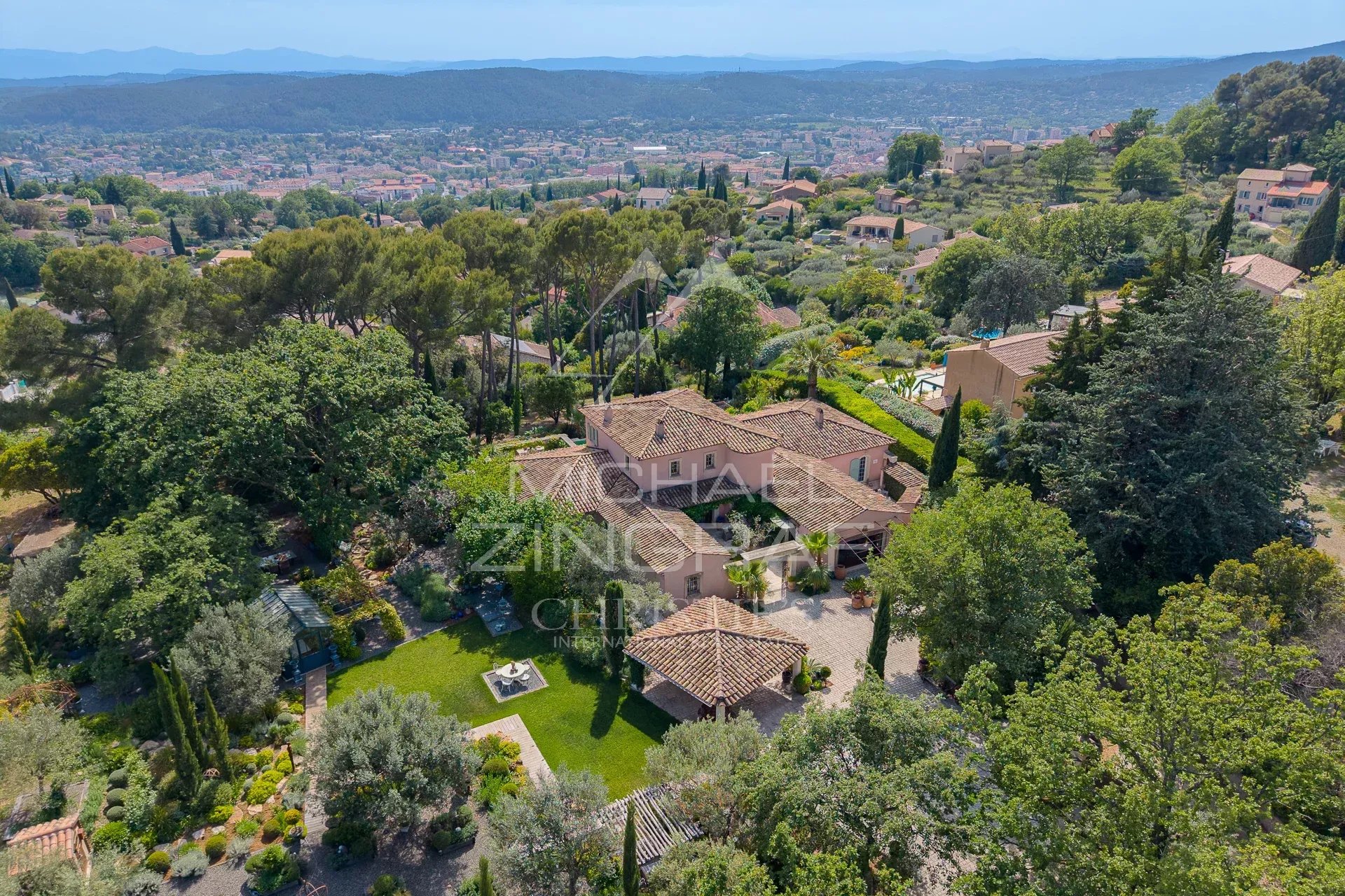 Exceptional charming estate