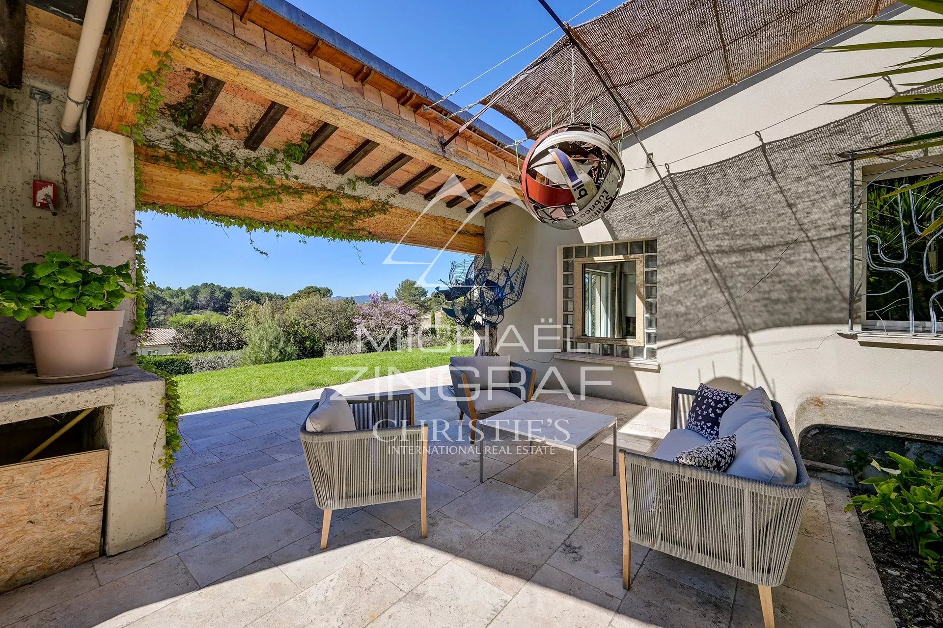 Helles, ruhiges Anwesen