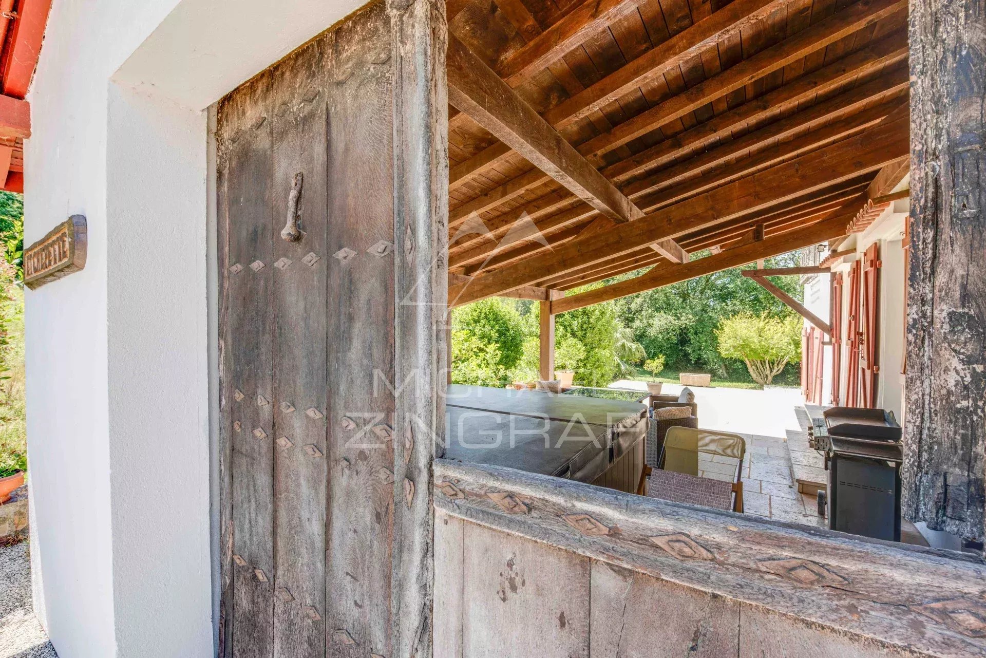 Entre mer et montagnes, ancienne ferme en lisière de forêt / 7 hectares Pays-Basque