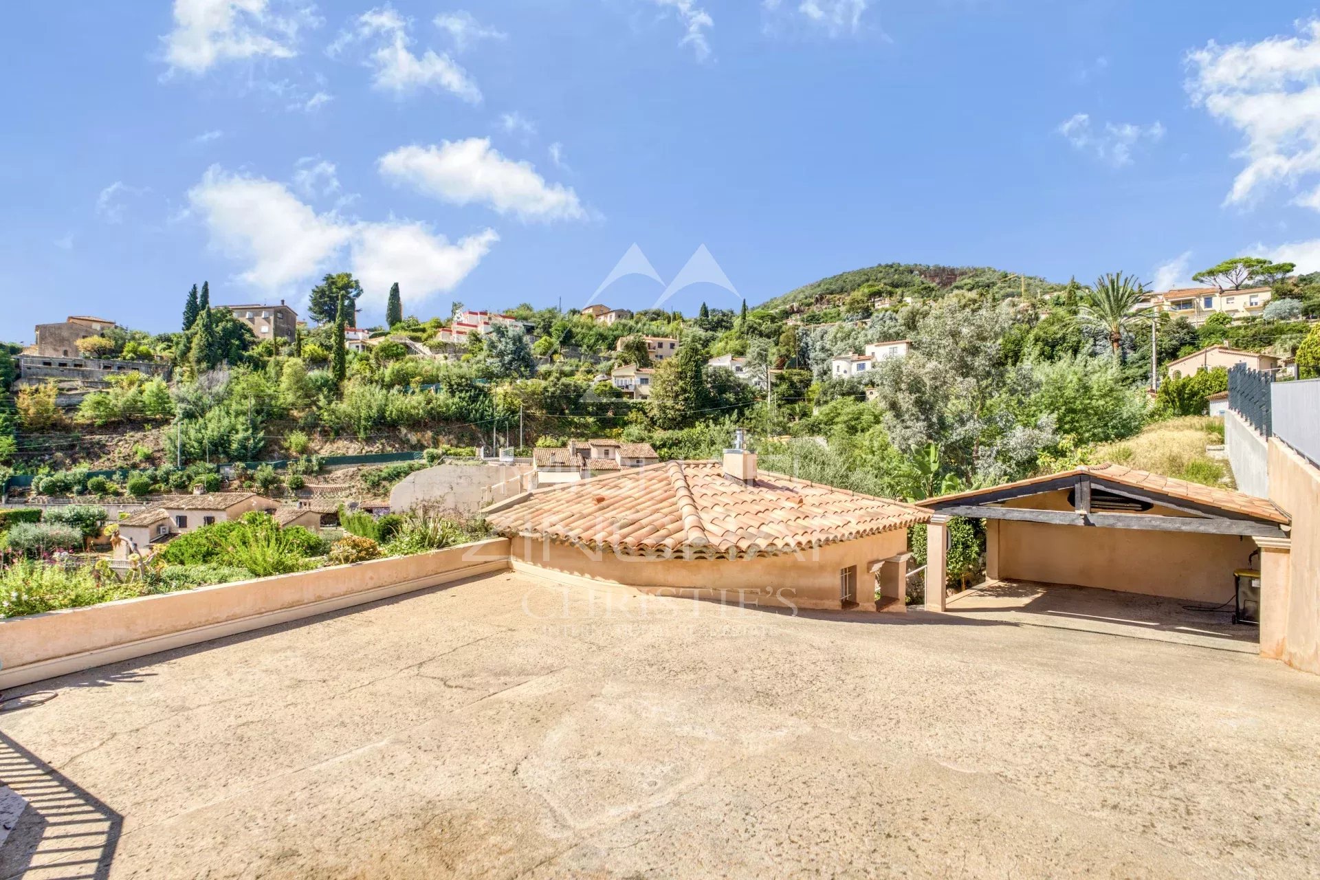 Elegantes Anwesen auf den Anhöhen