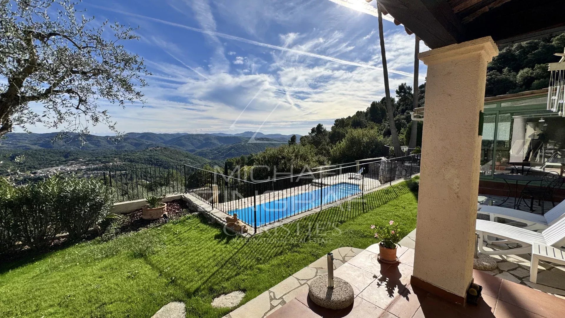 Villa with panoramic views