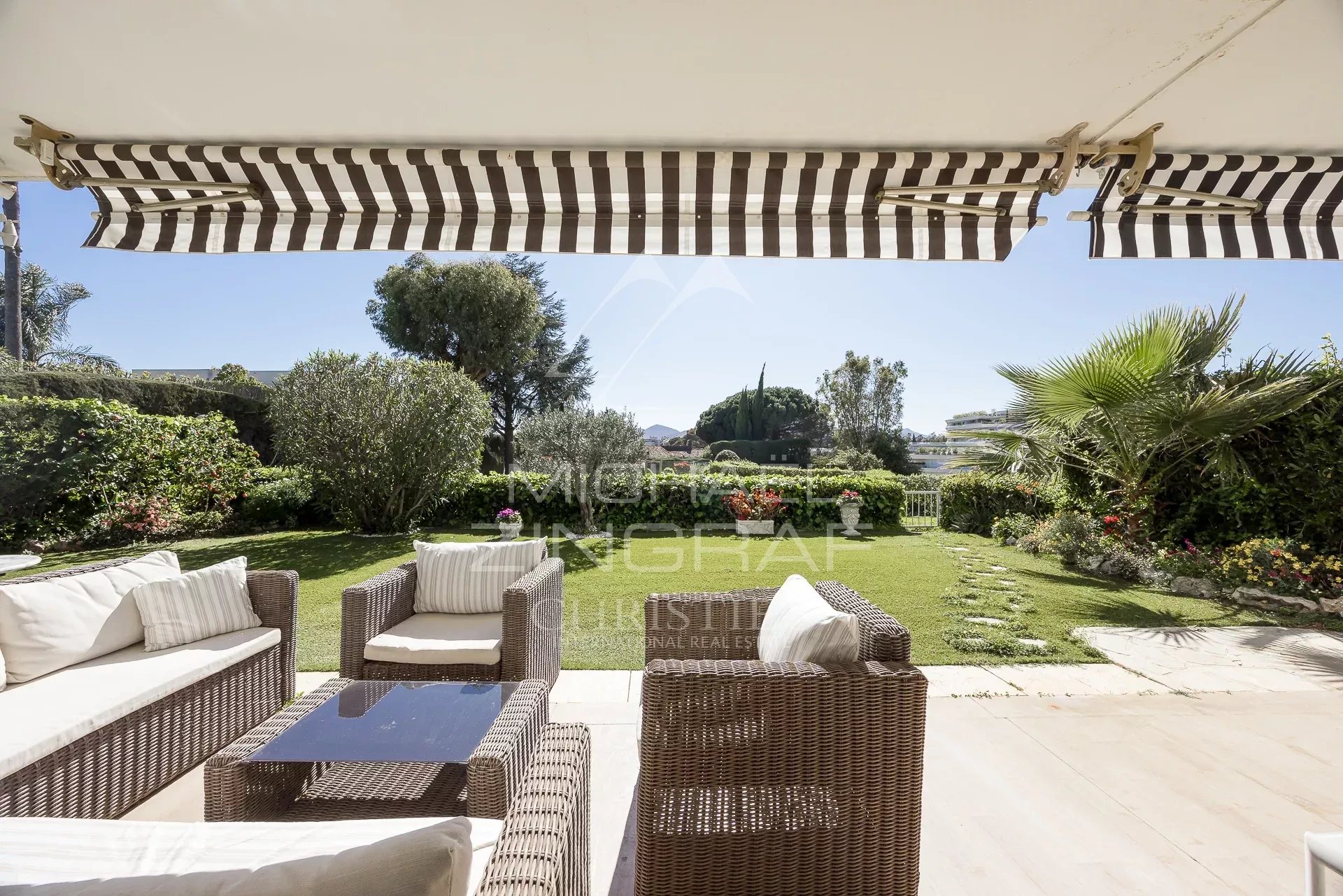 Cannes Croix des Gardes, 3-Zimmer-Wohnung mit eigenem Garten