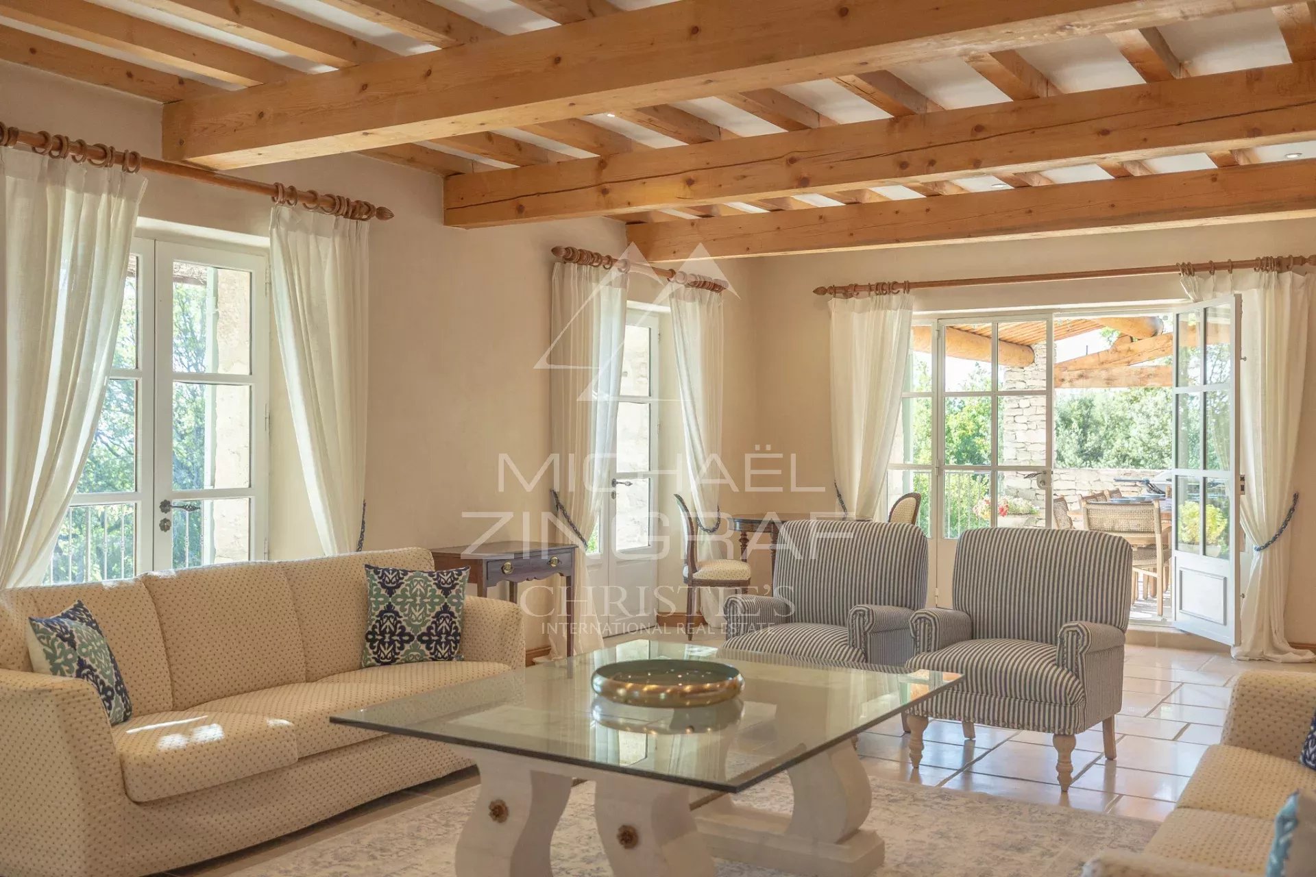 Gordes – Wunderschönes Steinhaus mit Aussicht und Pool, nur wenige Schritte vom Dorfzentrum entfernt